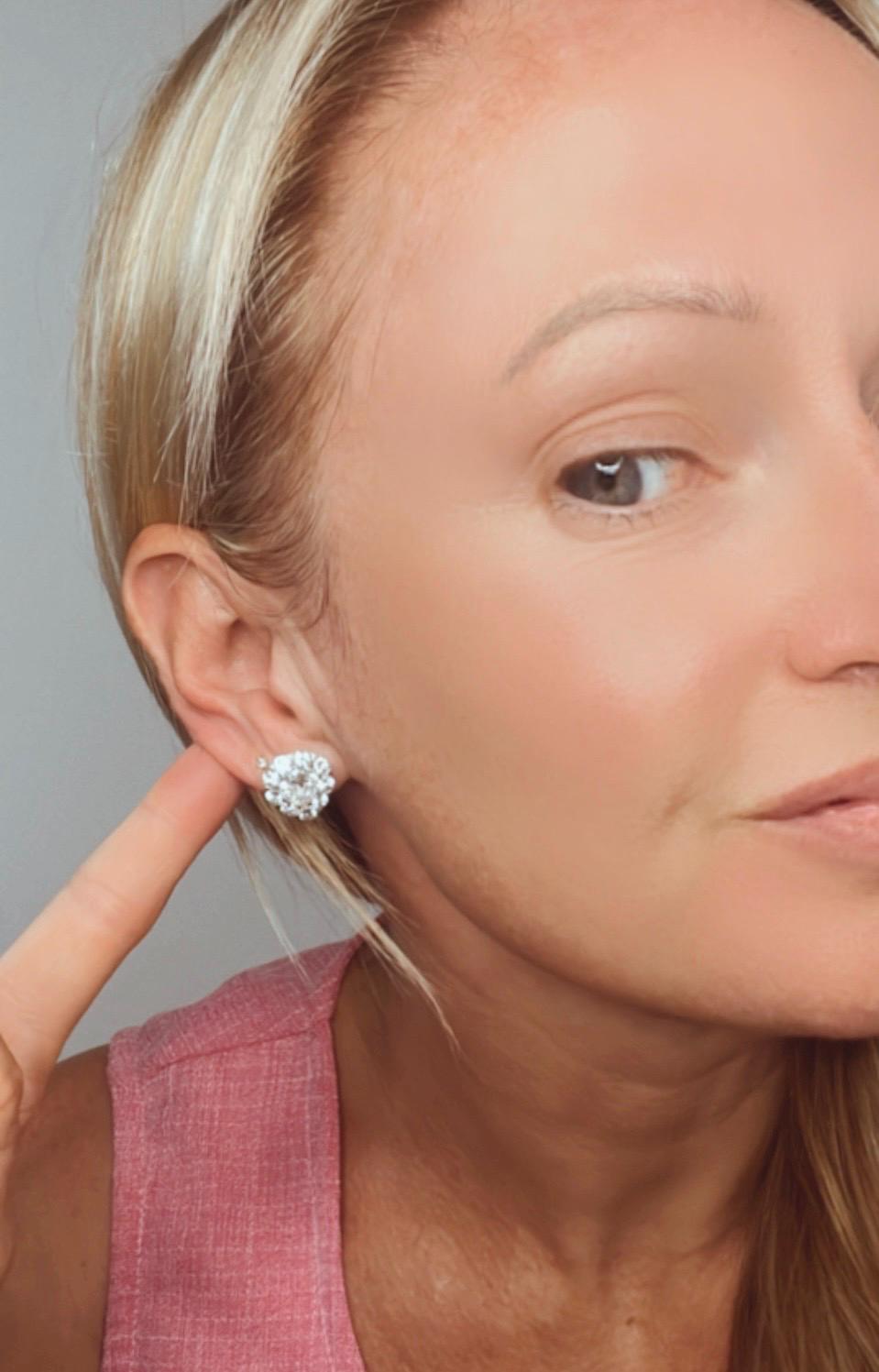 Cuore Orecchini francesi in oro bianco 18ct con diamanti naturali a forma di cuore da 5,80 carati in vendita