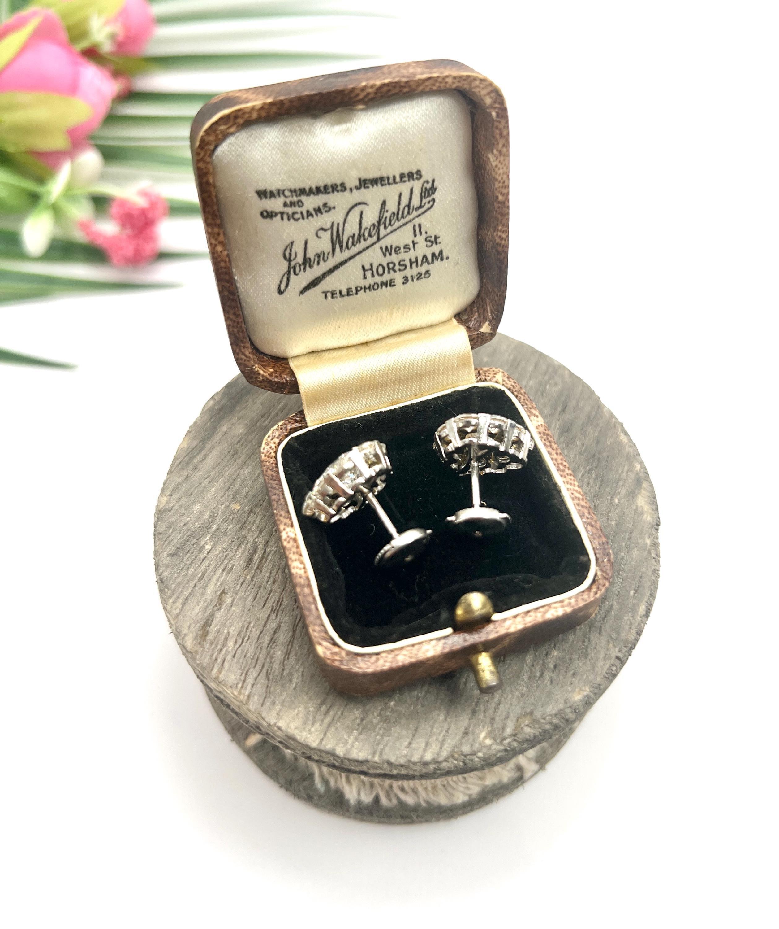 Orecchini francesi in oro bianco 18ct con diamanti naturali a forma di cuore da 5,80 carati in vendita 2