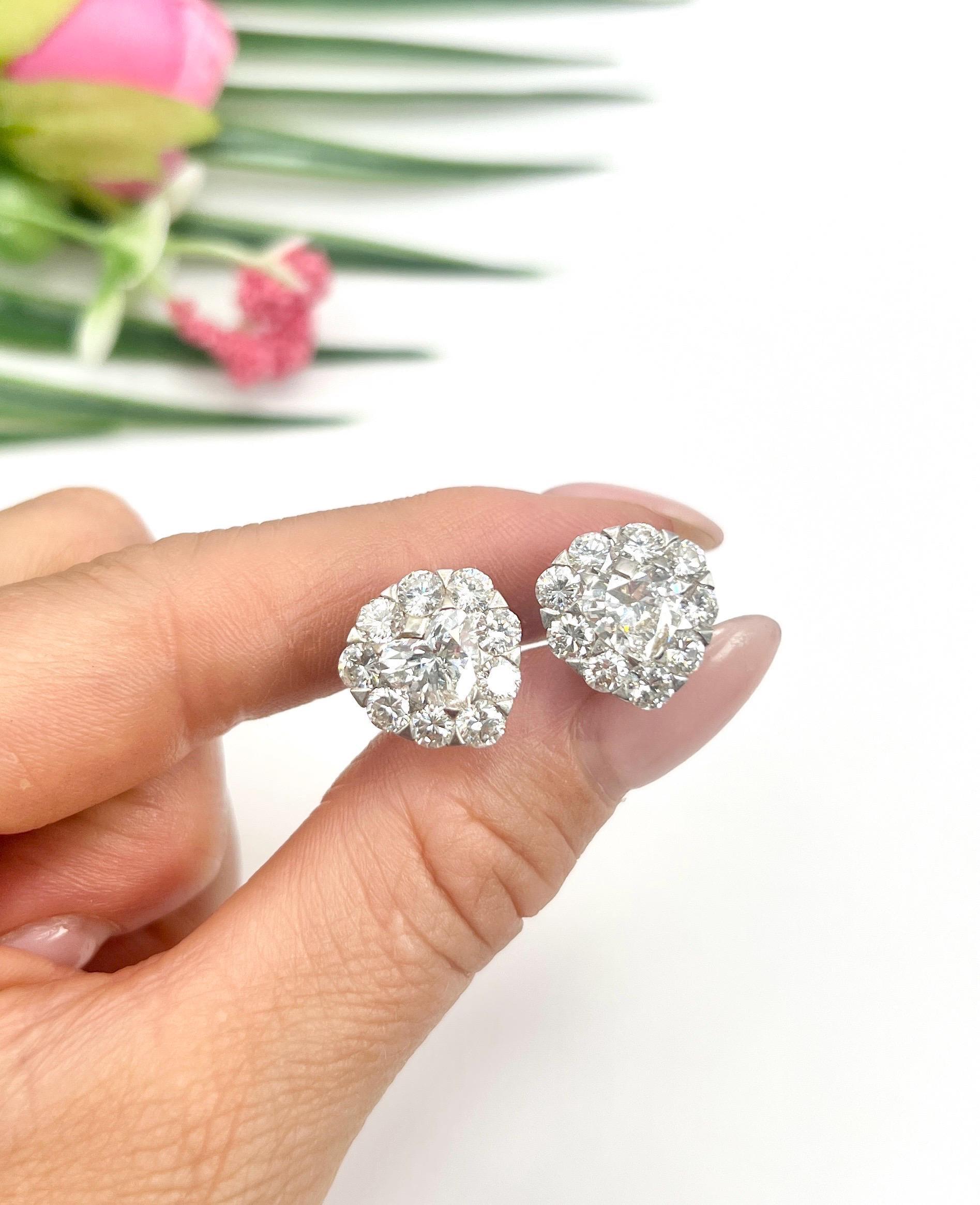 Orecchini francesi in oro bianco 18ct con diamanti naturali a forma di cuore da 5,80 carati in vendita 4