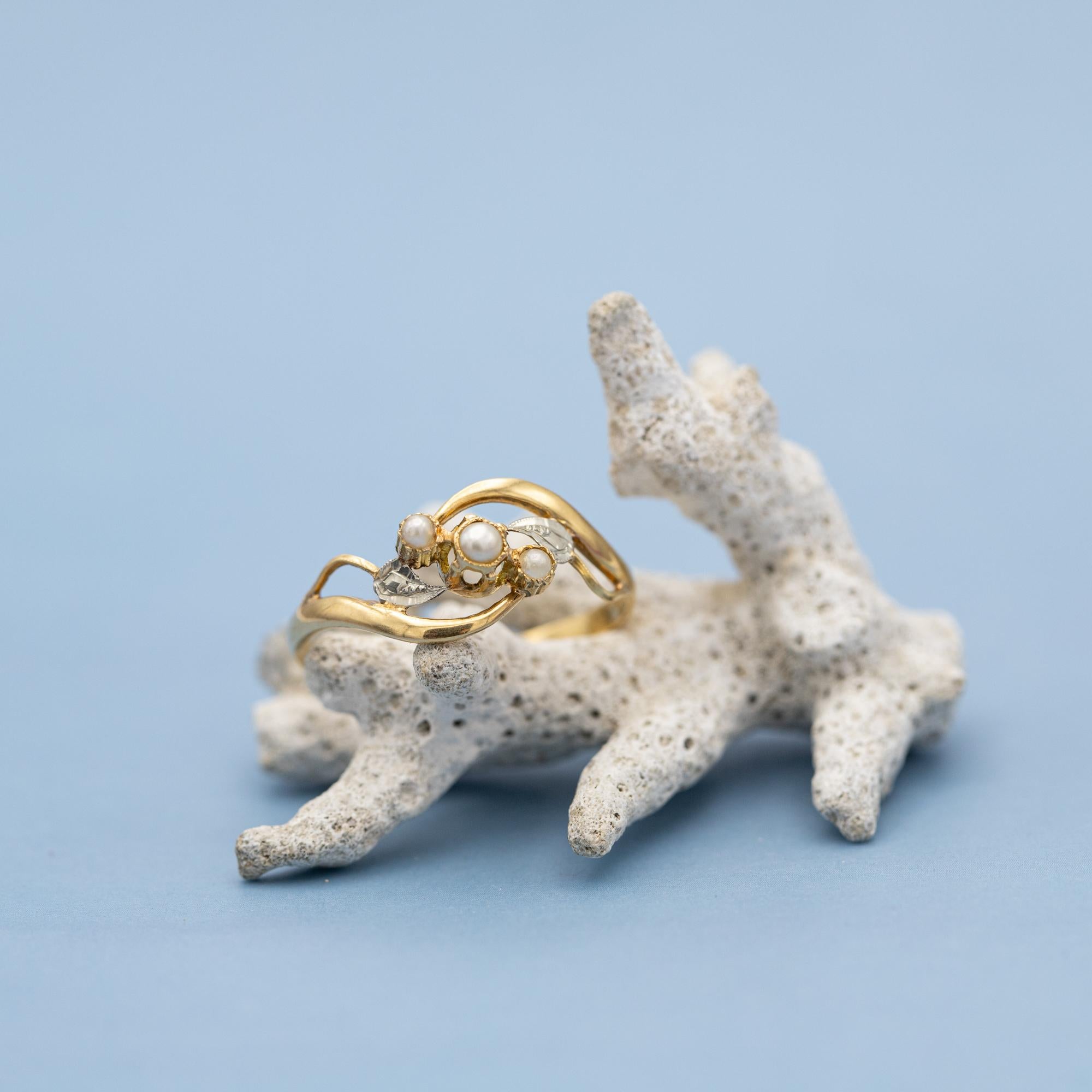 French 18k Antique flower ring - Napoleon III, Victorian pearl three stone 1