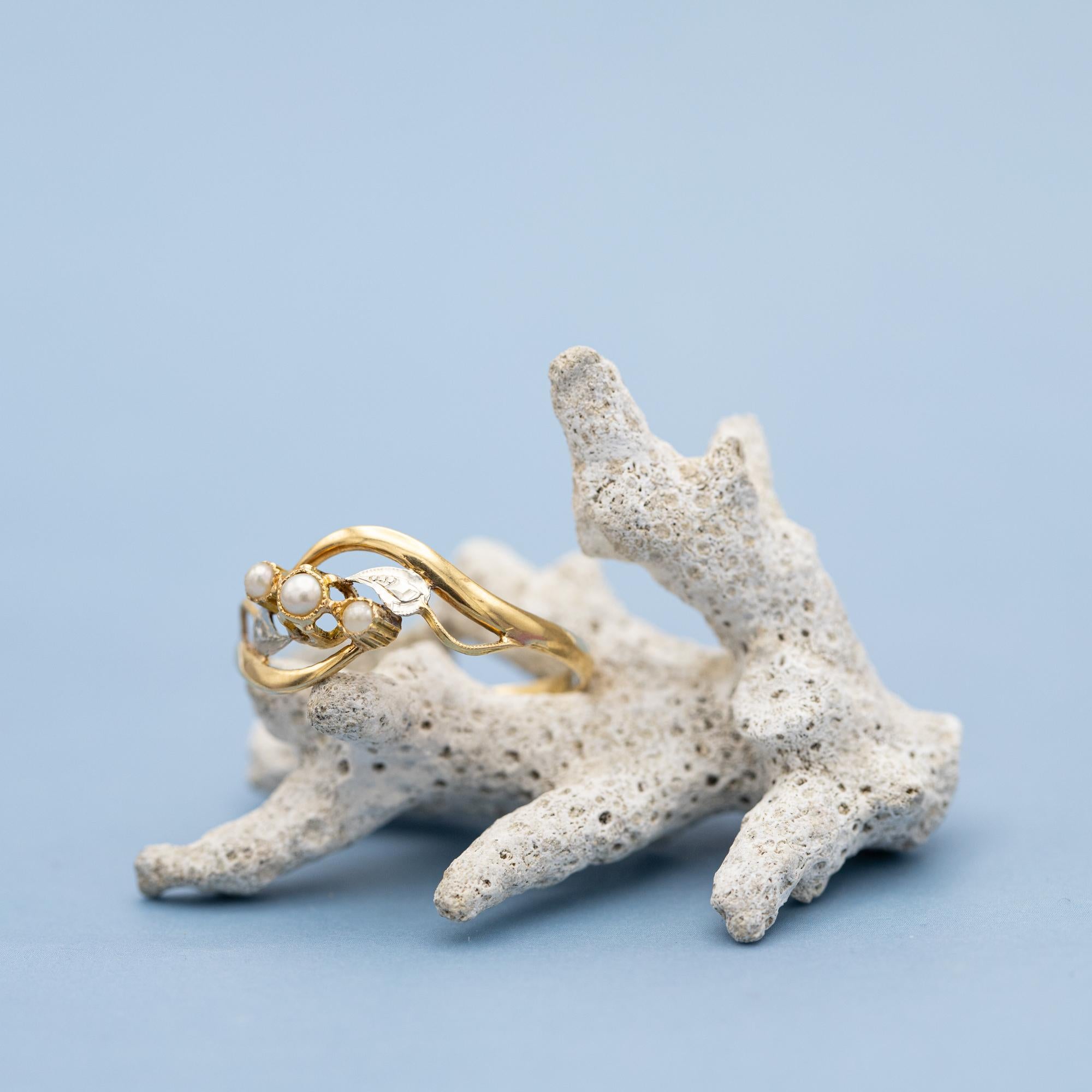 French 18k Antique flower ring - Napoleon III, Victorian pearl three stone 2