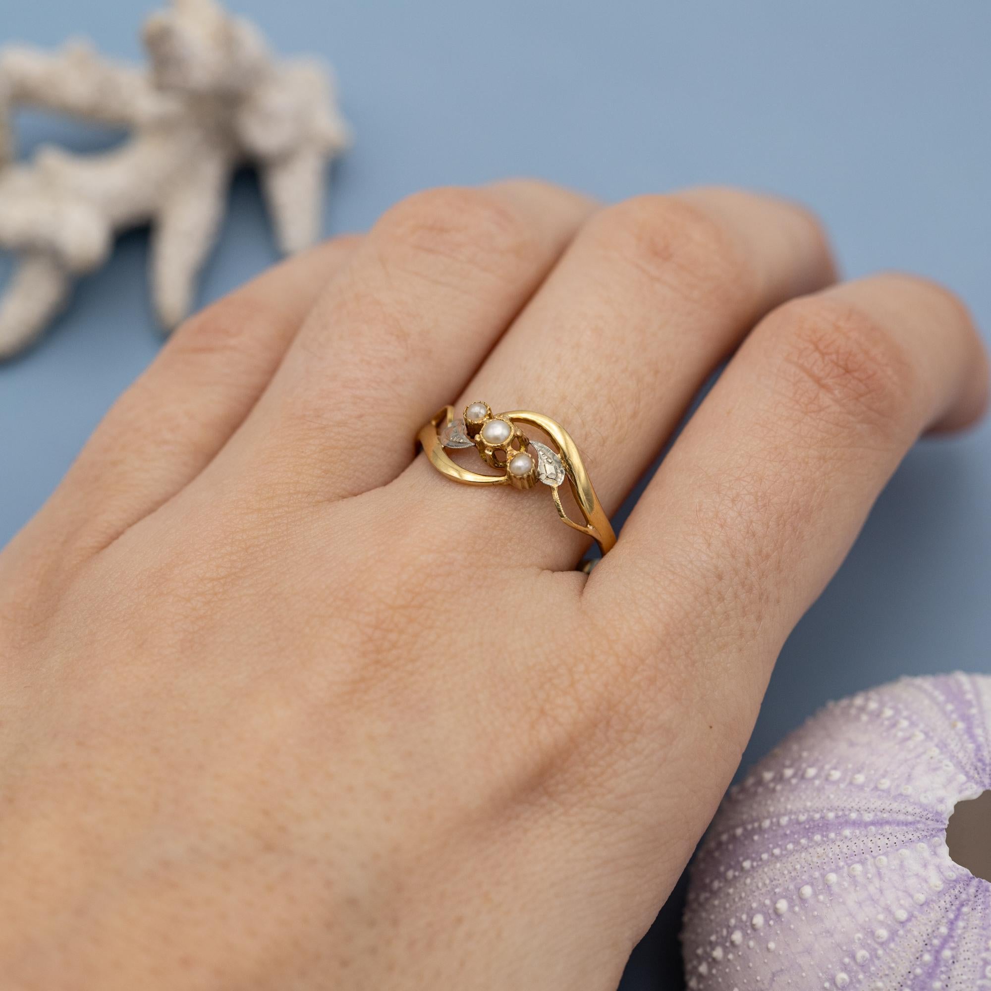 French 18k Antique flower ring - Napoleon III, Victorian pearl three stone 4
