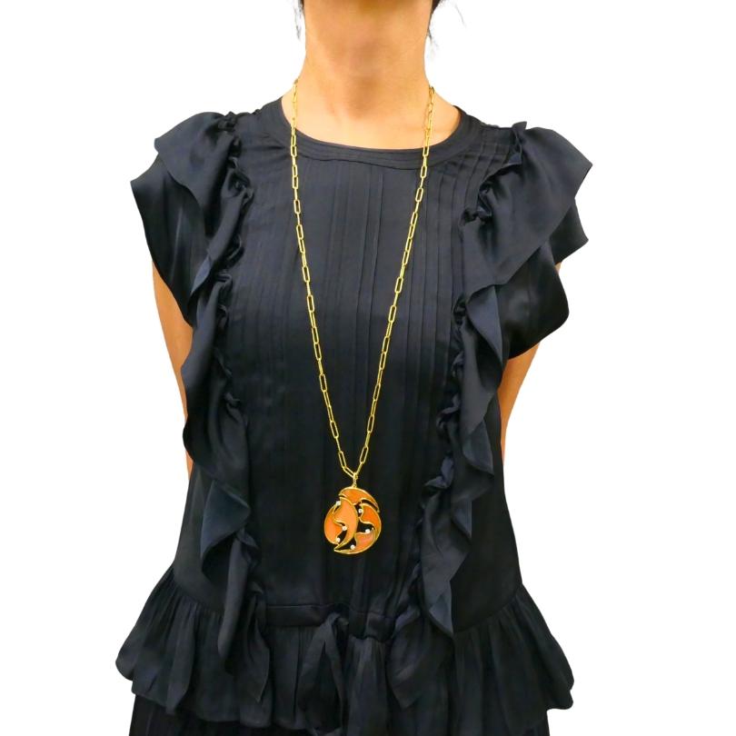 Taglio misto Ciondolo di corallo con diamante francese 18k Collana a catena in oro 14k in vendita