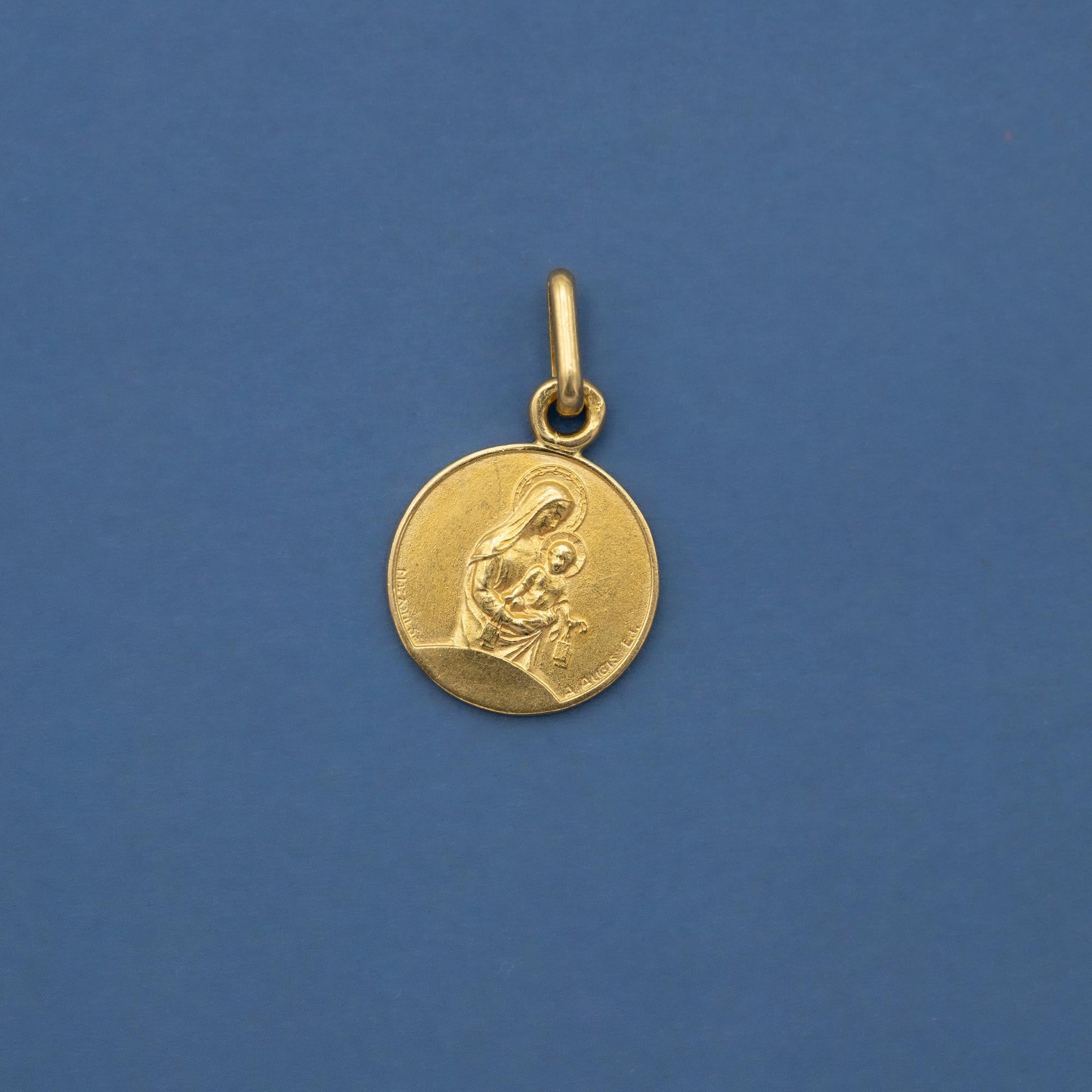 French 18k Double sided Vintage solid yellow gold Catholic Augis pendant charm In Good Condition In Antwerp, BE