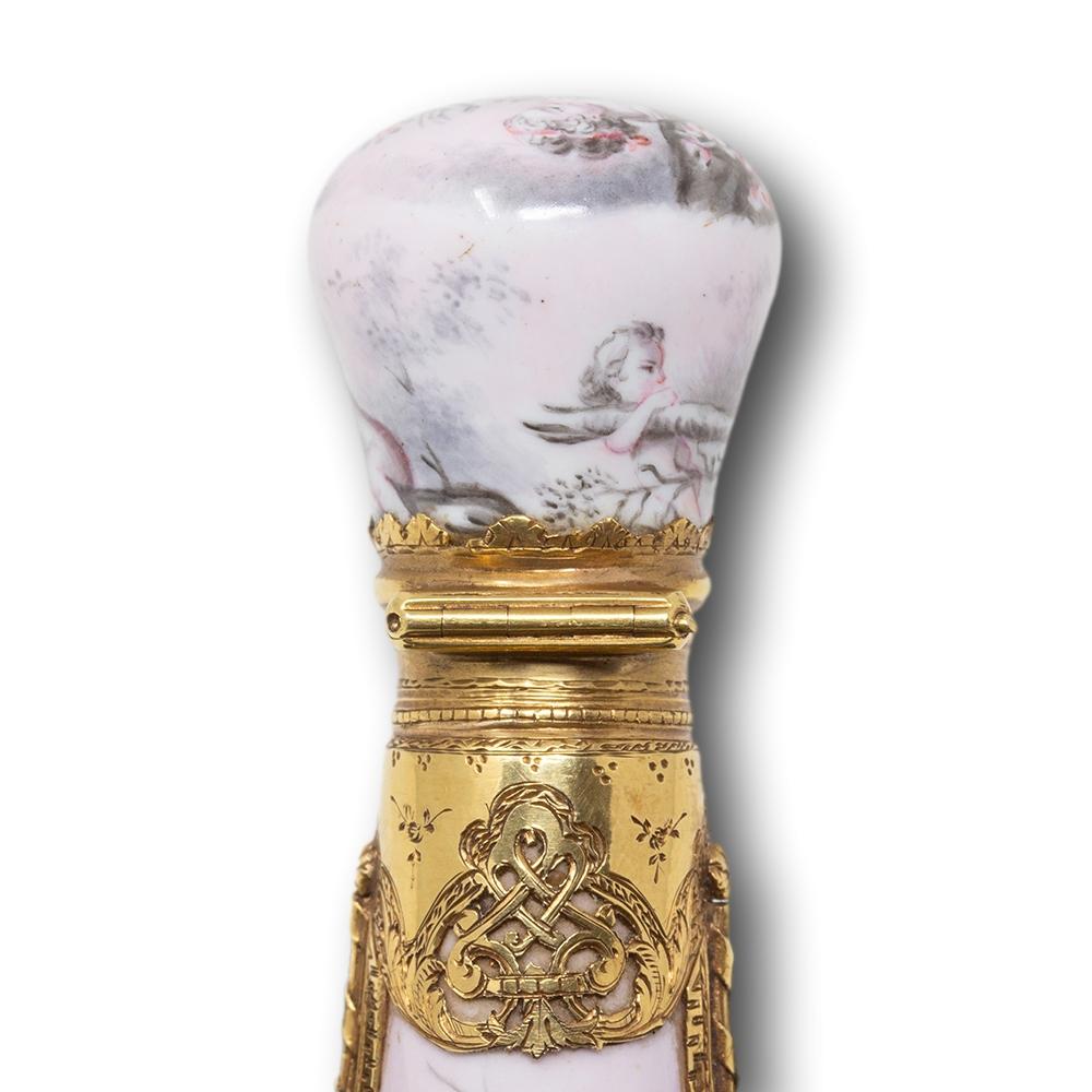 Bottiglia di profumo francese in oro 18k e smalto in vendita 3