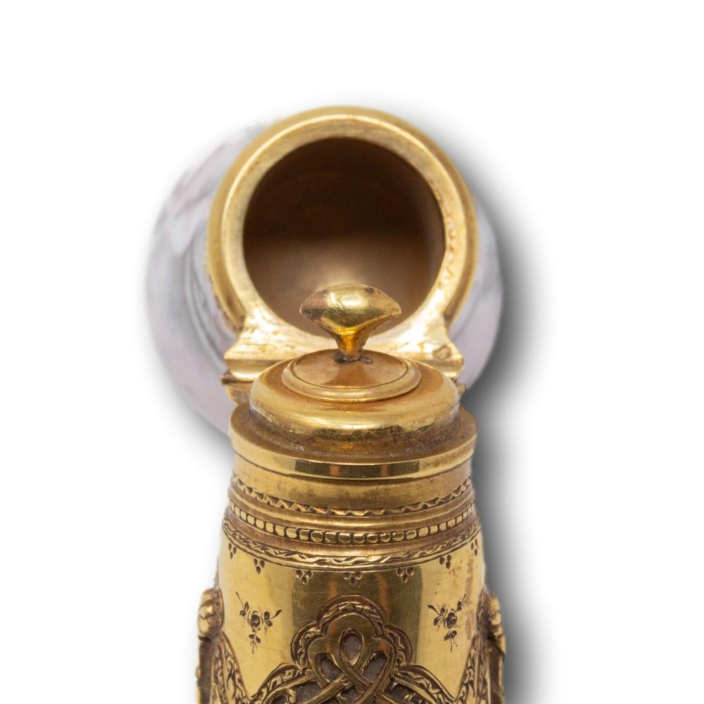 Bottiglia di profumo francese in oro 18k e smalto in vendita 4