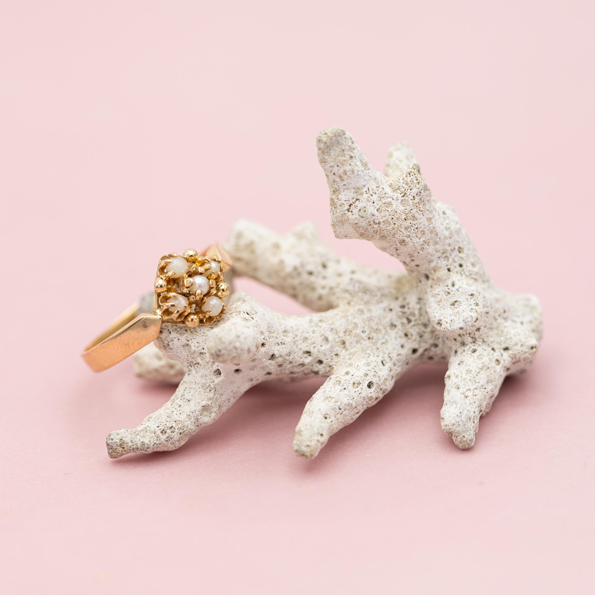 French 18k gold antique flower ring - Napoleon III - Victorian pearl jewel In Good Condition In Antwerp, BE