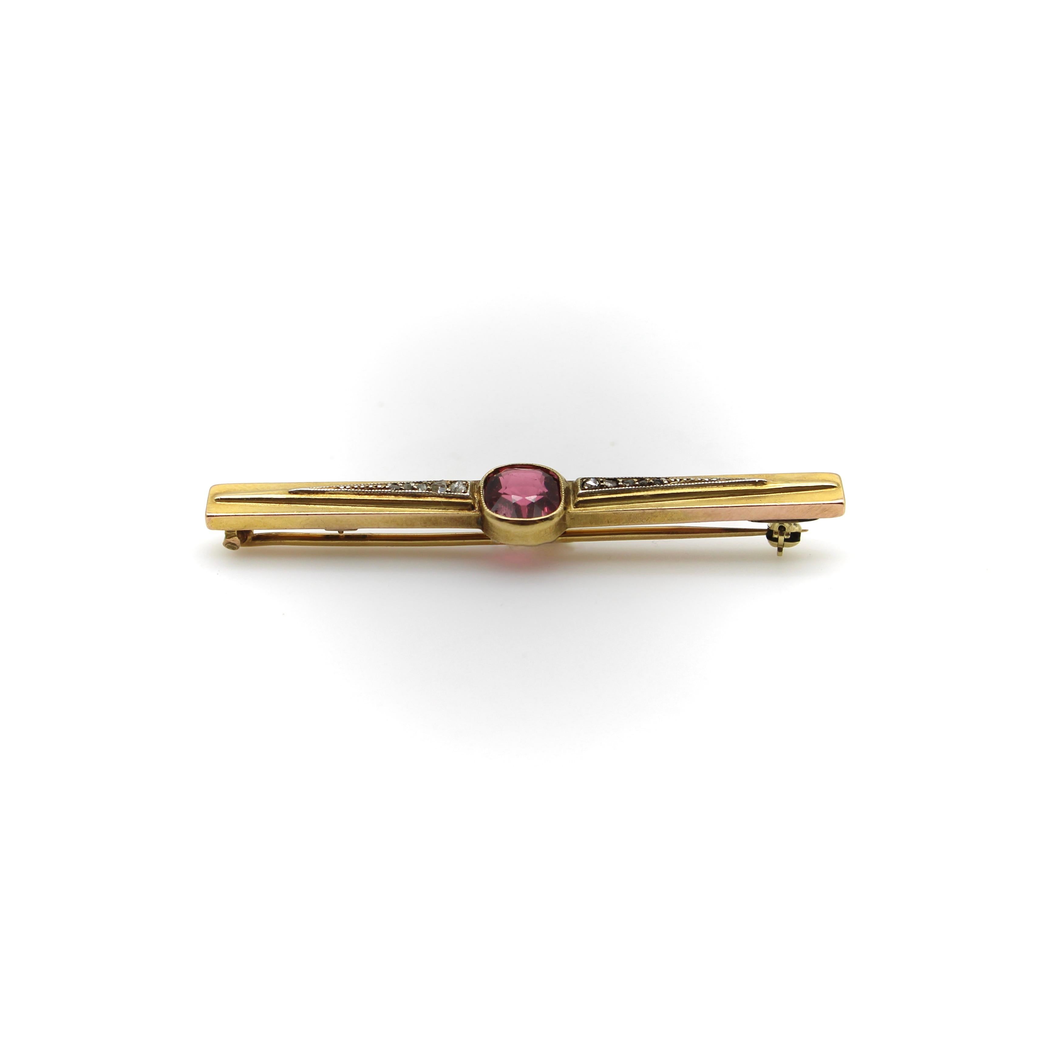 Broche française en or 18 carats avec tourmaline et diamants sertis sur le chaton Bon état - En vente à Venice, CA