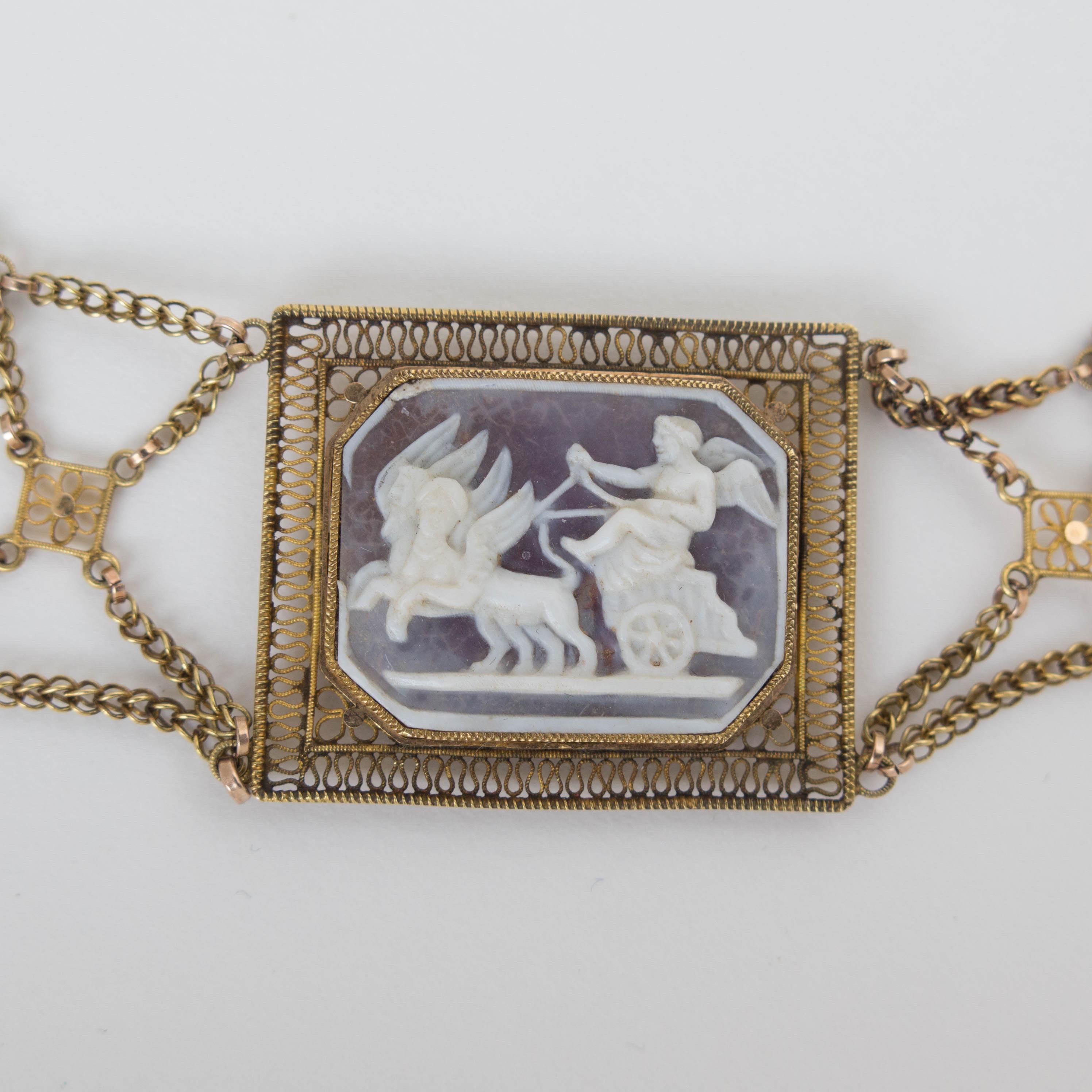 Collier français en or 18 carats avec panneaux de camée en pierre dure sculptés en vente 7