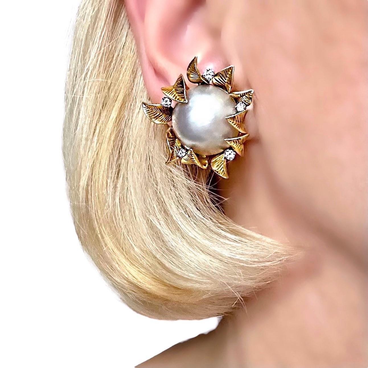 French 18K Gold Earrings with Mobe Pearls Surrounded by Leaves and Diamonds For Sale 9