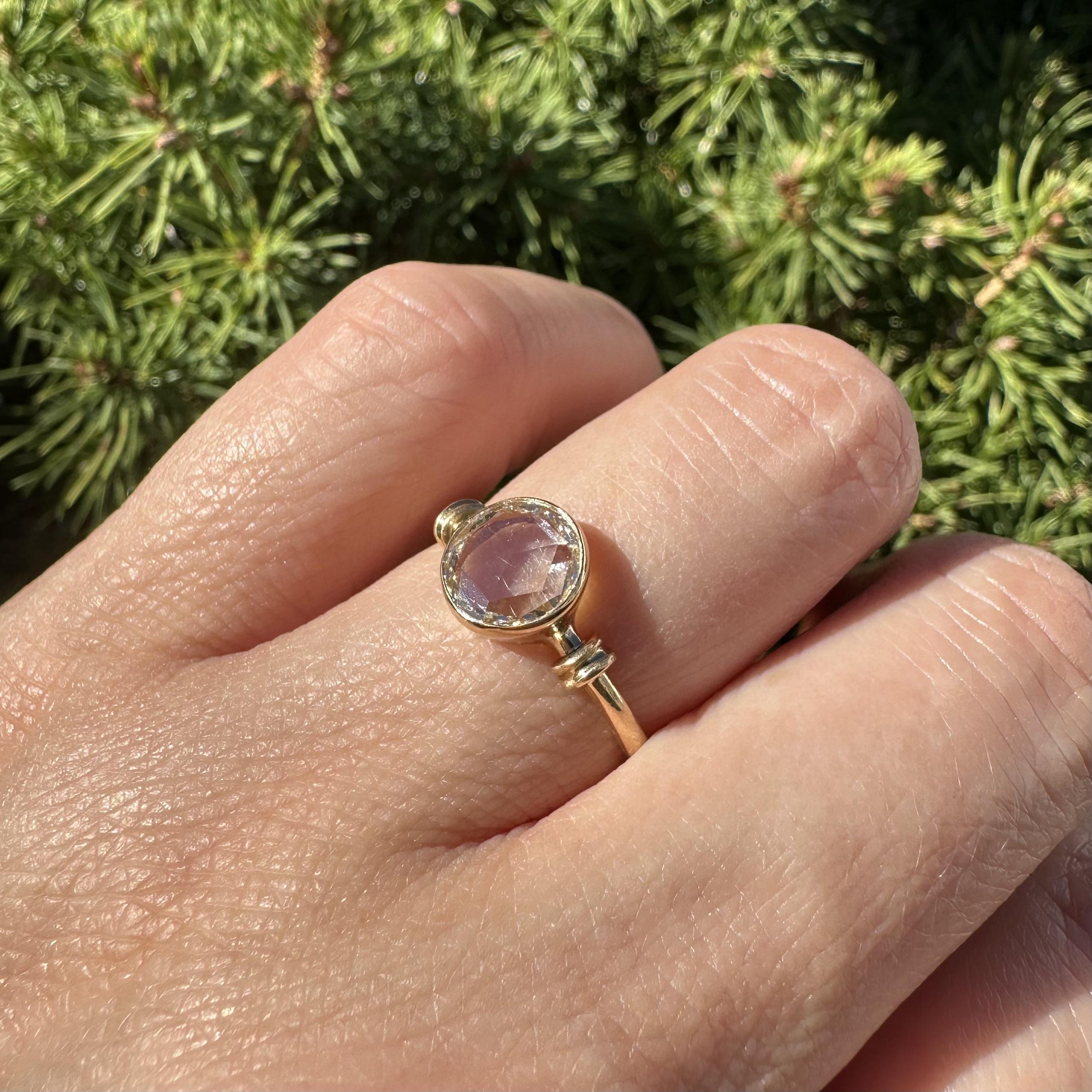 Anello solitario in oro francese 18k GIA 1,01ct E VS2 con castone rotondo di diamanti rosa in vendita 7
