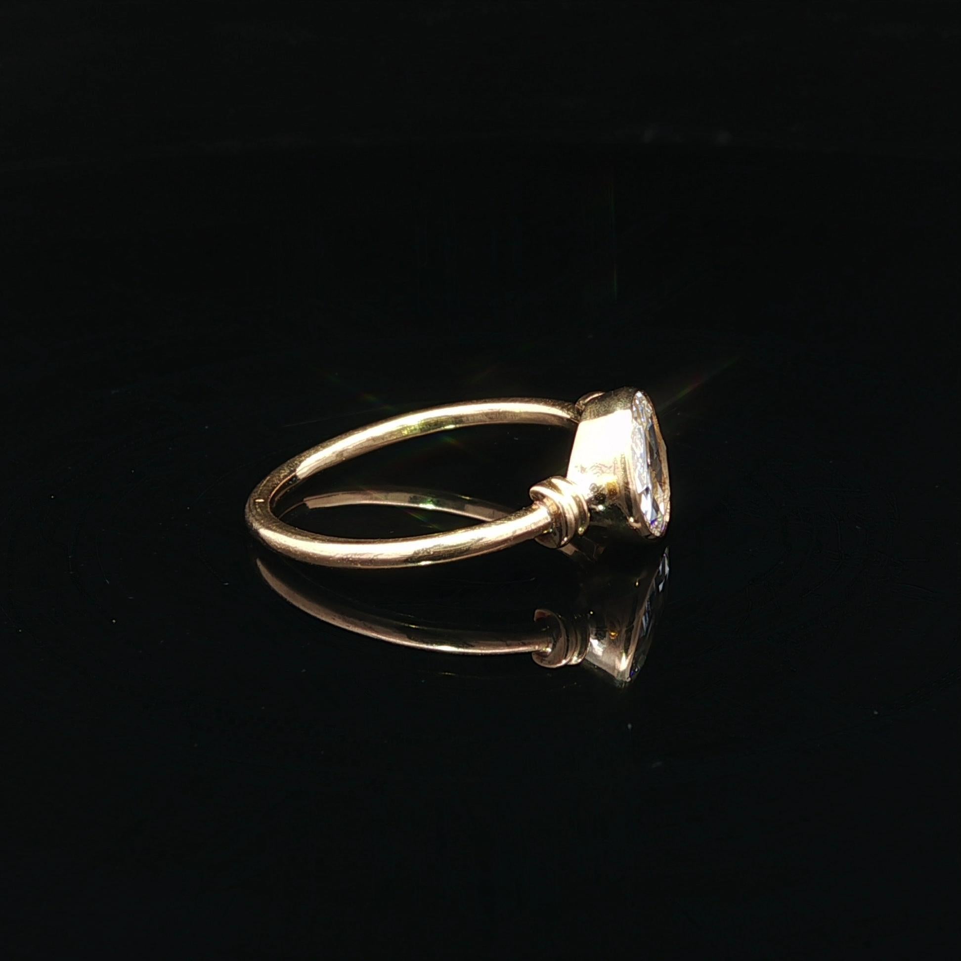 Anello solitario in oro francese 18k GIA 1,01ct E VS2 con castone rotondo di diamanti rosa in vendita 1