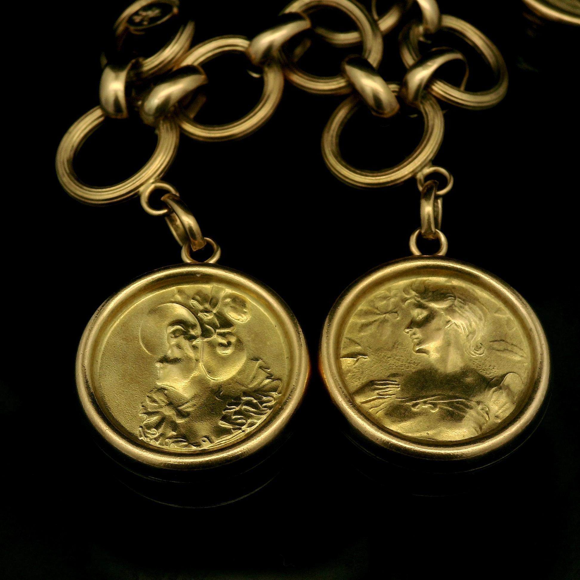 Bracciale francese in oro 18 carati con cammeo ritratto e charm a doppia faccia con cavo testurizzato in vendita 2