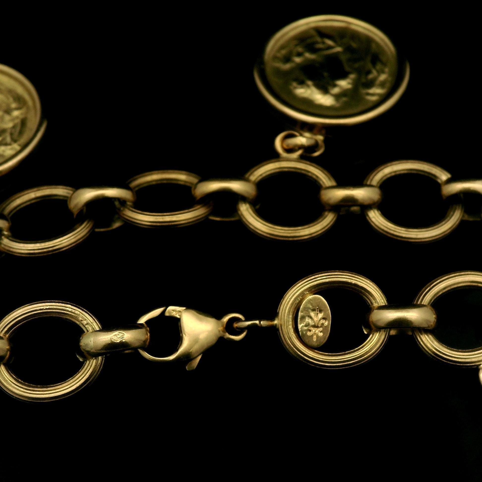Bracciale francese in oro 18 carati con cammeo ritratto e charm a doppia faccia con cavo testurizzato in vendita 3