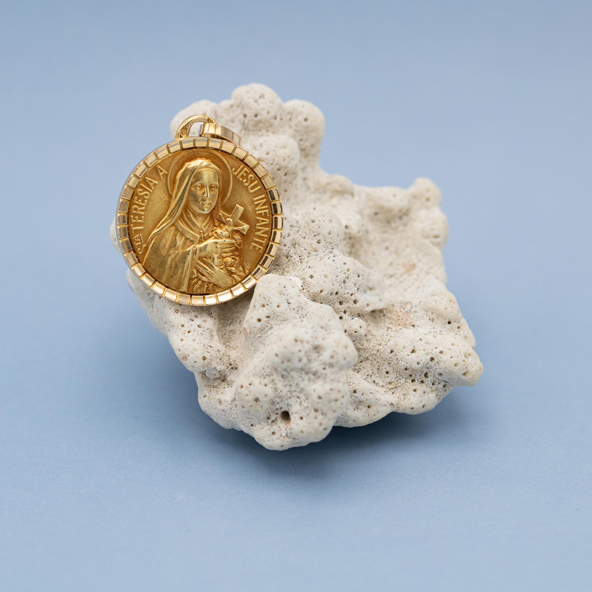 French 18k gold Saint Thérèse charm - Large Therese pendant - Sancta Teresia  1