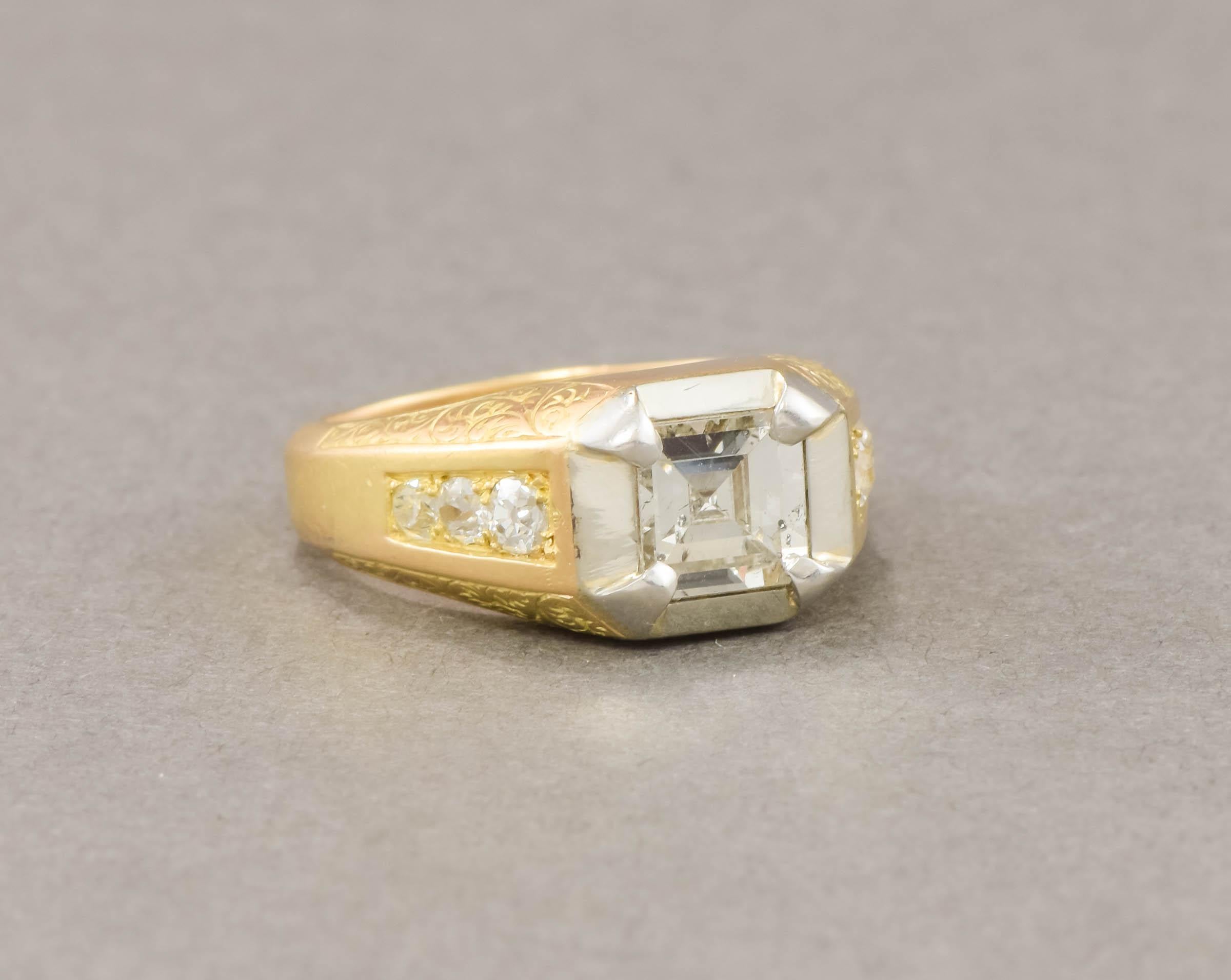 Bague en or 18K à diamants taillés à l'ancienne avec gravure à la main, 1,73 ctw en vente 5