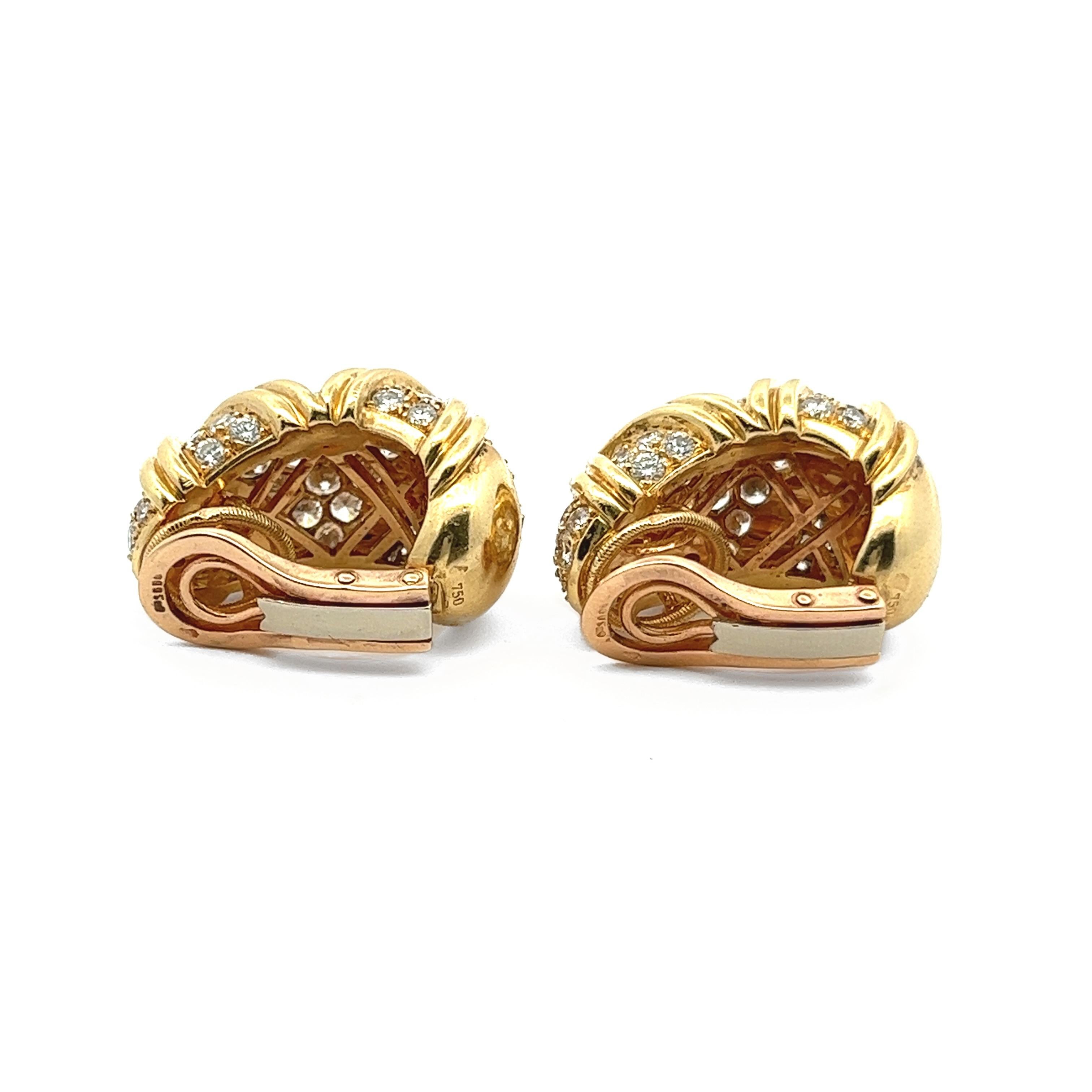 French 18 Karat Half-Hoop Huggie Earrings, 106 6.18 Carats VS F-G Diamonds 6