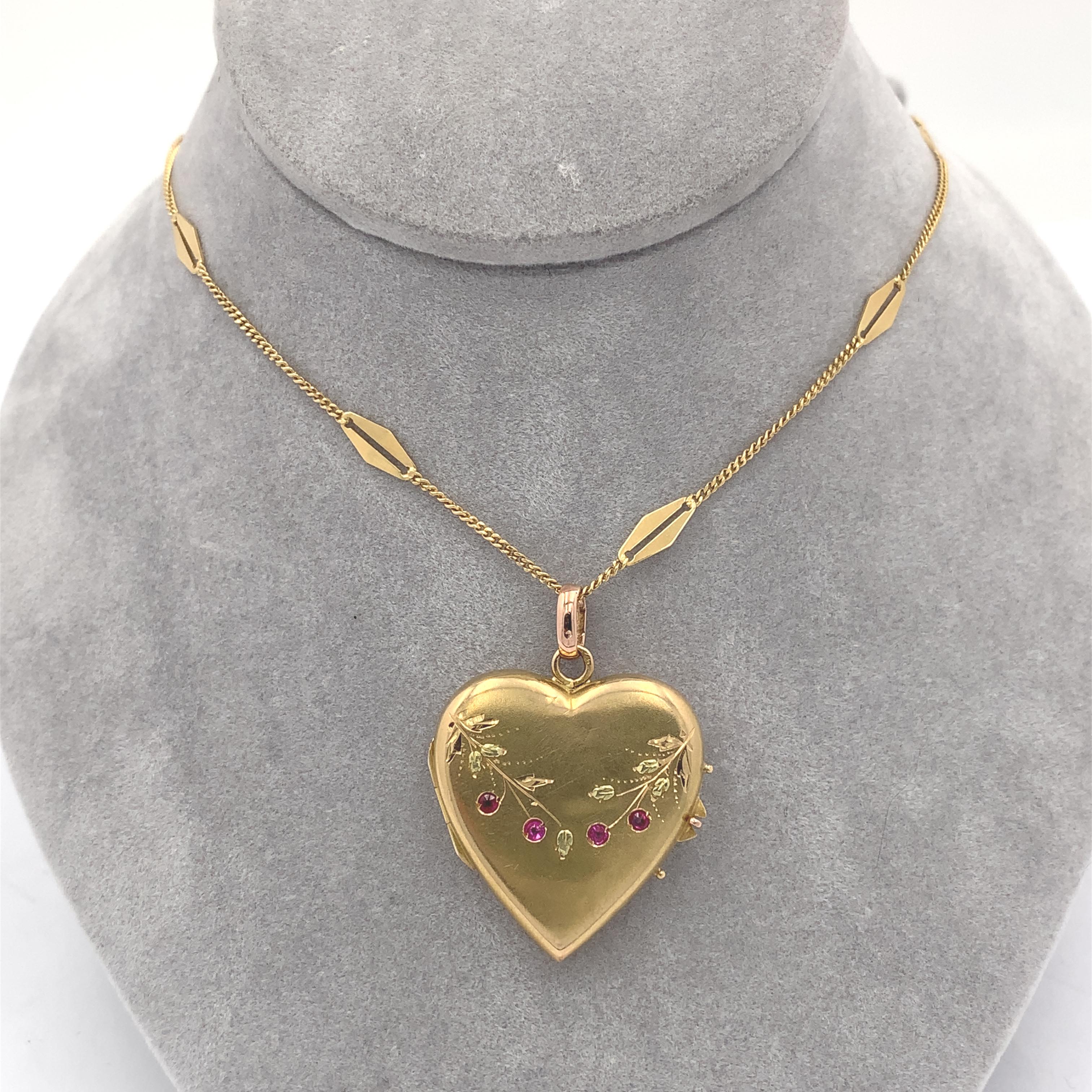 French 18K Rose Gold Heart Shape Locket on 18K Decorative Chain For Sale 3