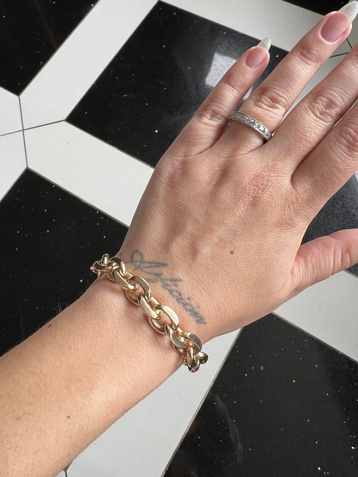 intage French 18k Rose Gold Oval Link Armband Vintage CIRCA 1970s 72 Gramm

Hier haben Sie die Chance, ein wunderschönes französisches Gliederarmband mit hohem Sammlerwert zu erwerben.  Wirklich ein tolles Stück zu einem tollen Preis! 

Gewicht: 72