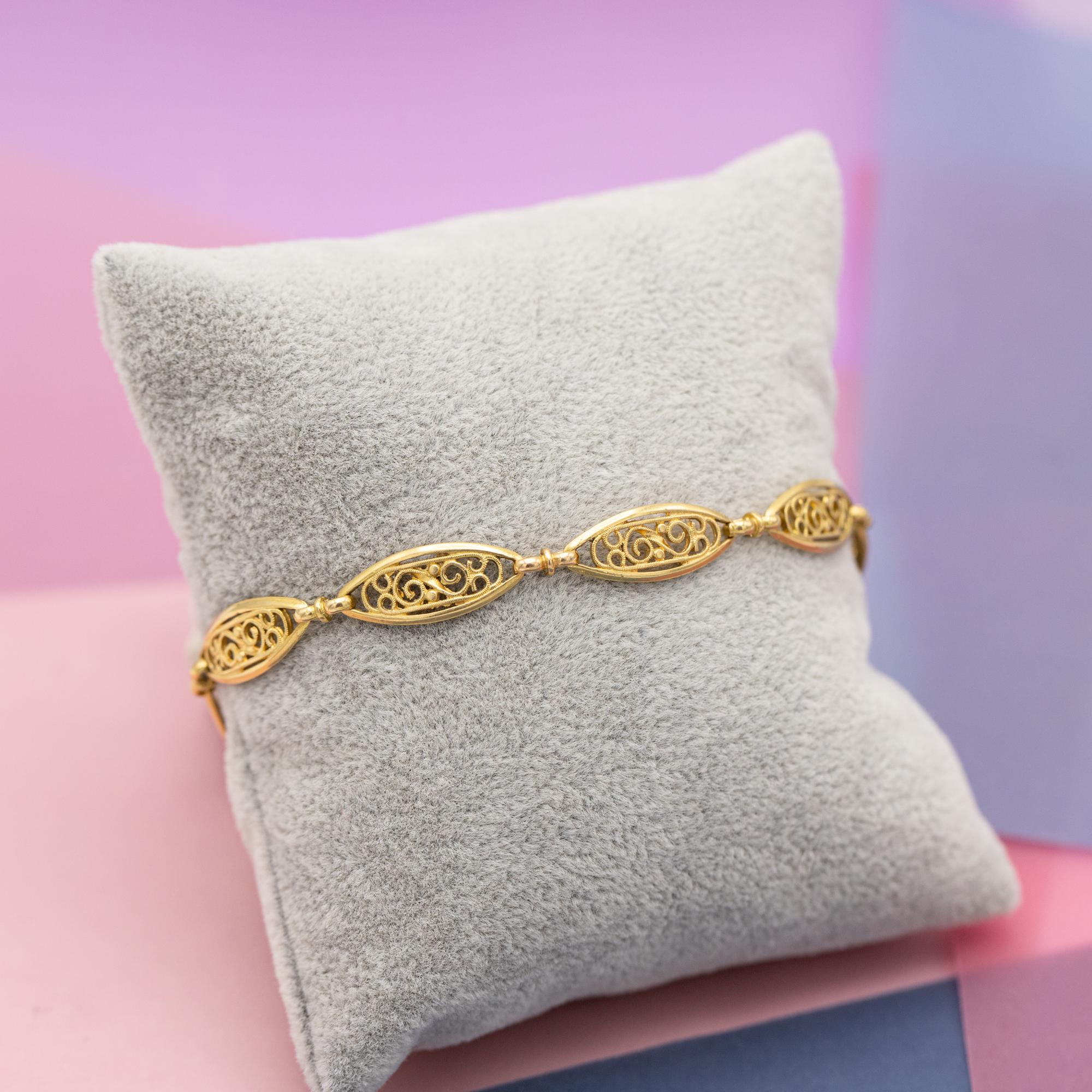 Retro French 18k solid gold filligree chain bracelet, 1940's romantic sautoir bracelet