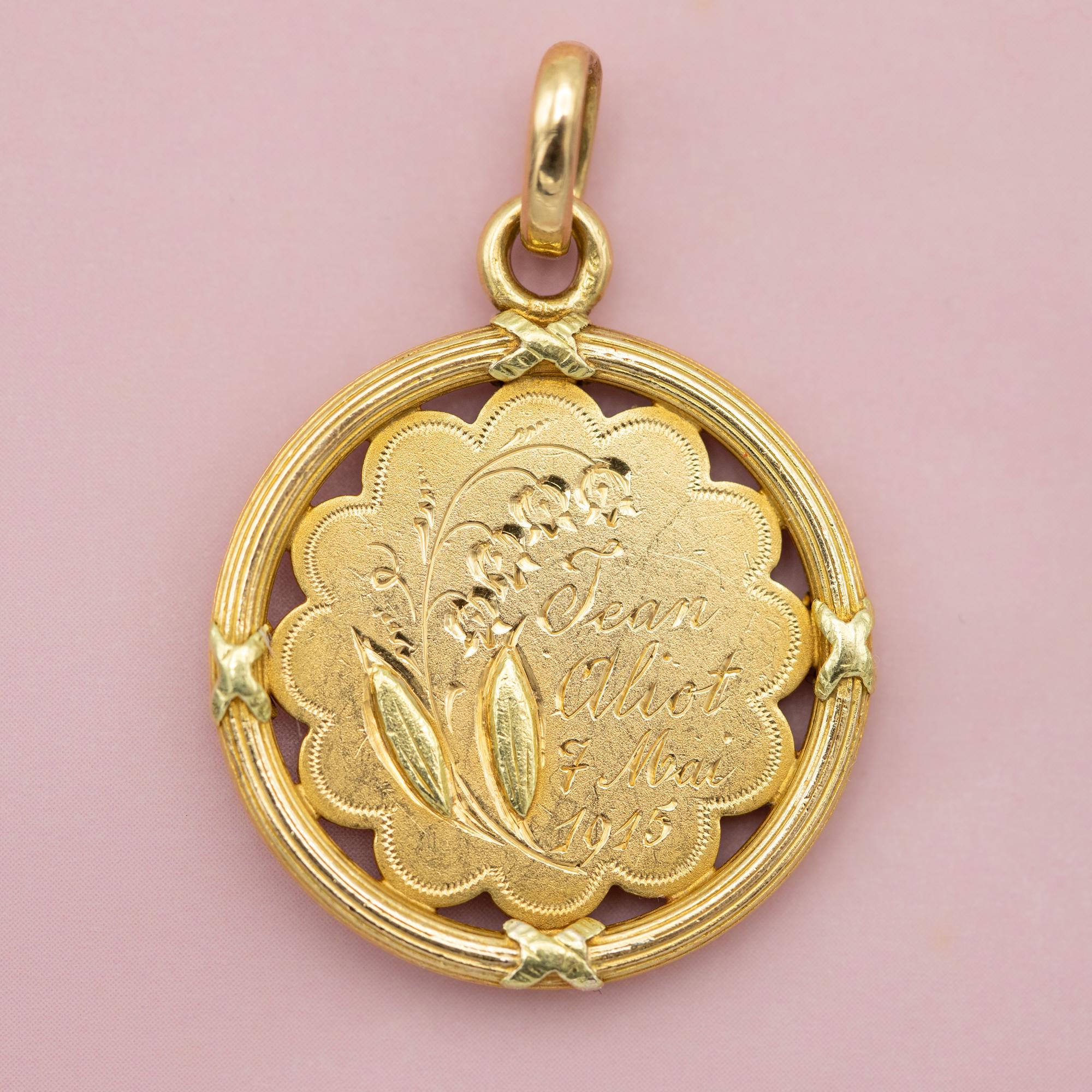 French 18K solid gold pendant - Campagne war charm - Lily - Antique, Art Nouveau In Good Condition For Sale In Antwerp, BE