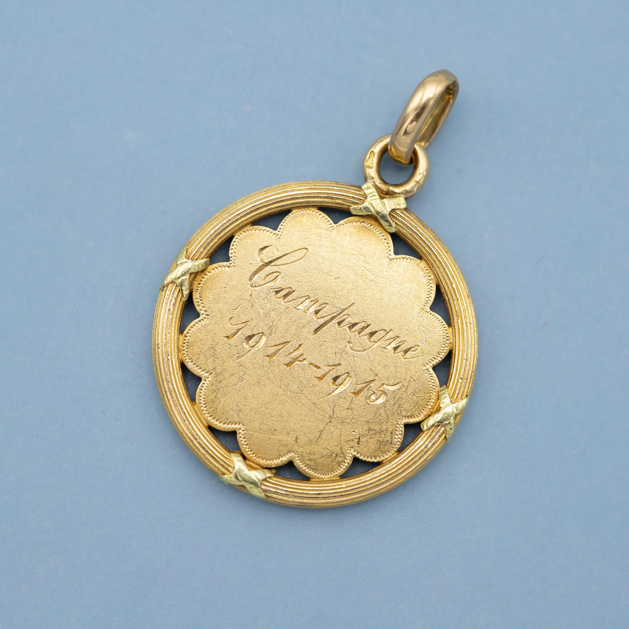 French 18K solid gold pendant - Campagne war charm - Lily - Antique, Art Nouveau For Sale 1