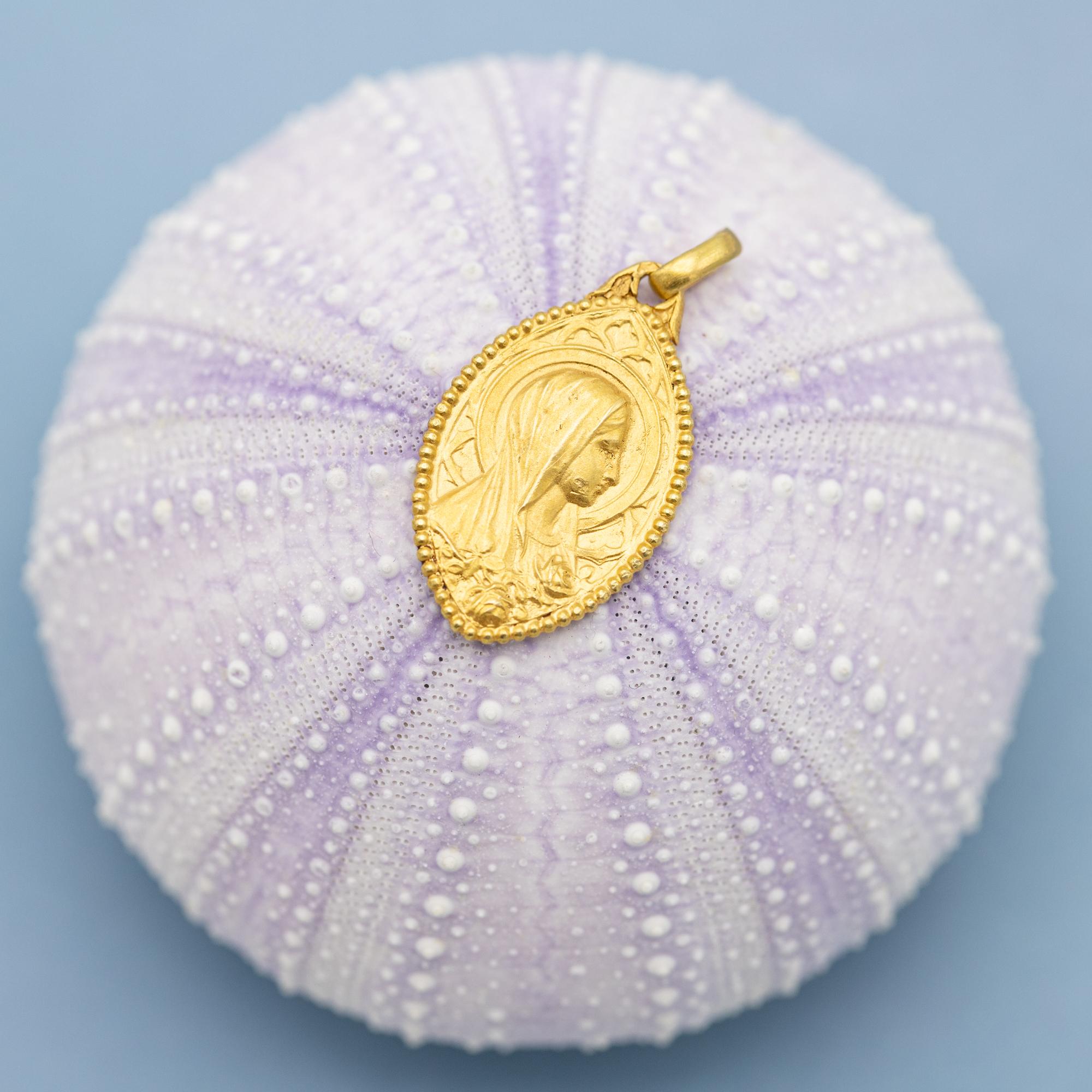 French 18K solid yellow gold Virgin Mary charm - Floral 1930's pendant - Vintage 3