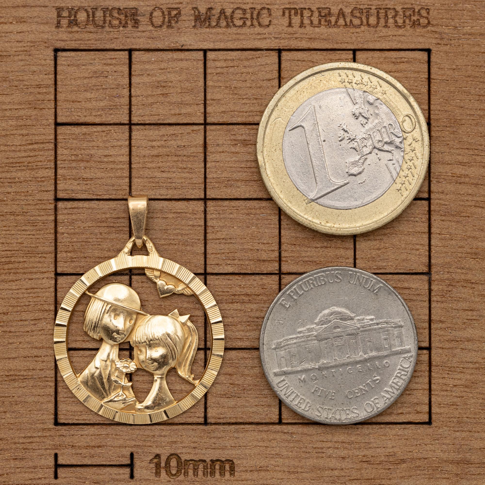 Modern French 18K Vintage Les Amoureux de Peynet pendant - 18 karat solid gold love