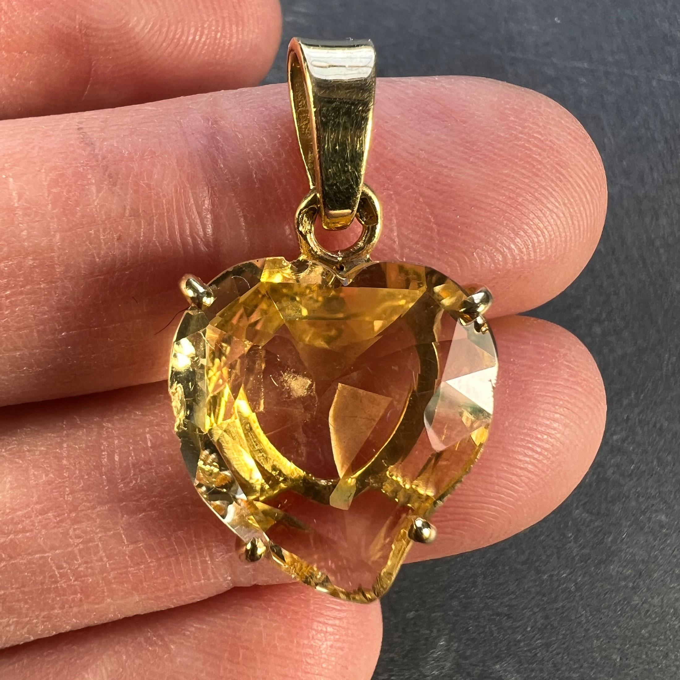 French 18k Yellow Gold Citrine Witch's Heart Charm Pendant In Good Condition For Sale In London, GB