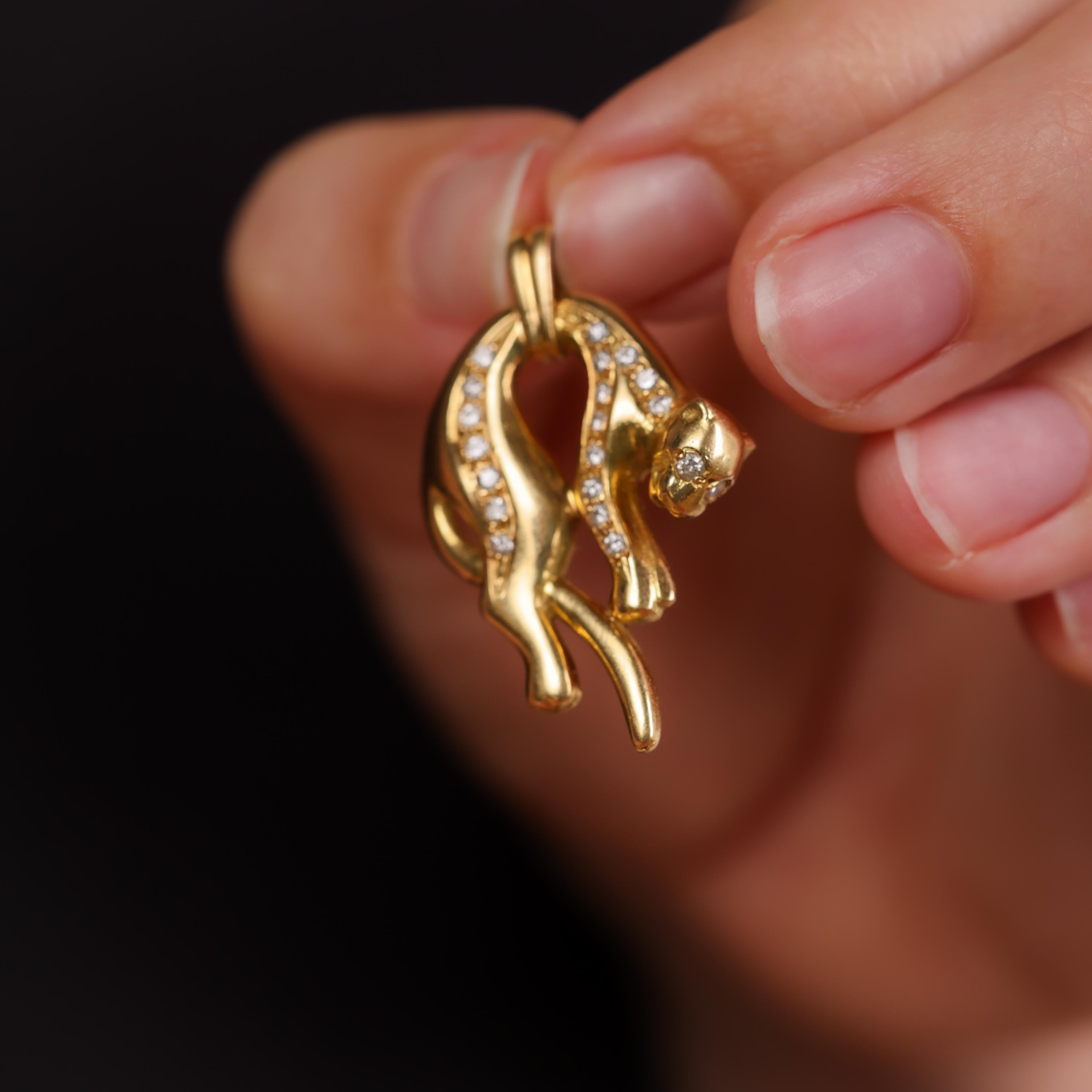 Französischer Panther-Anhänger aus 18k Gelbgold mit Diamanten im Zustand „Hervorragend“ in Beverly Hills, CA