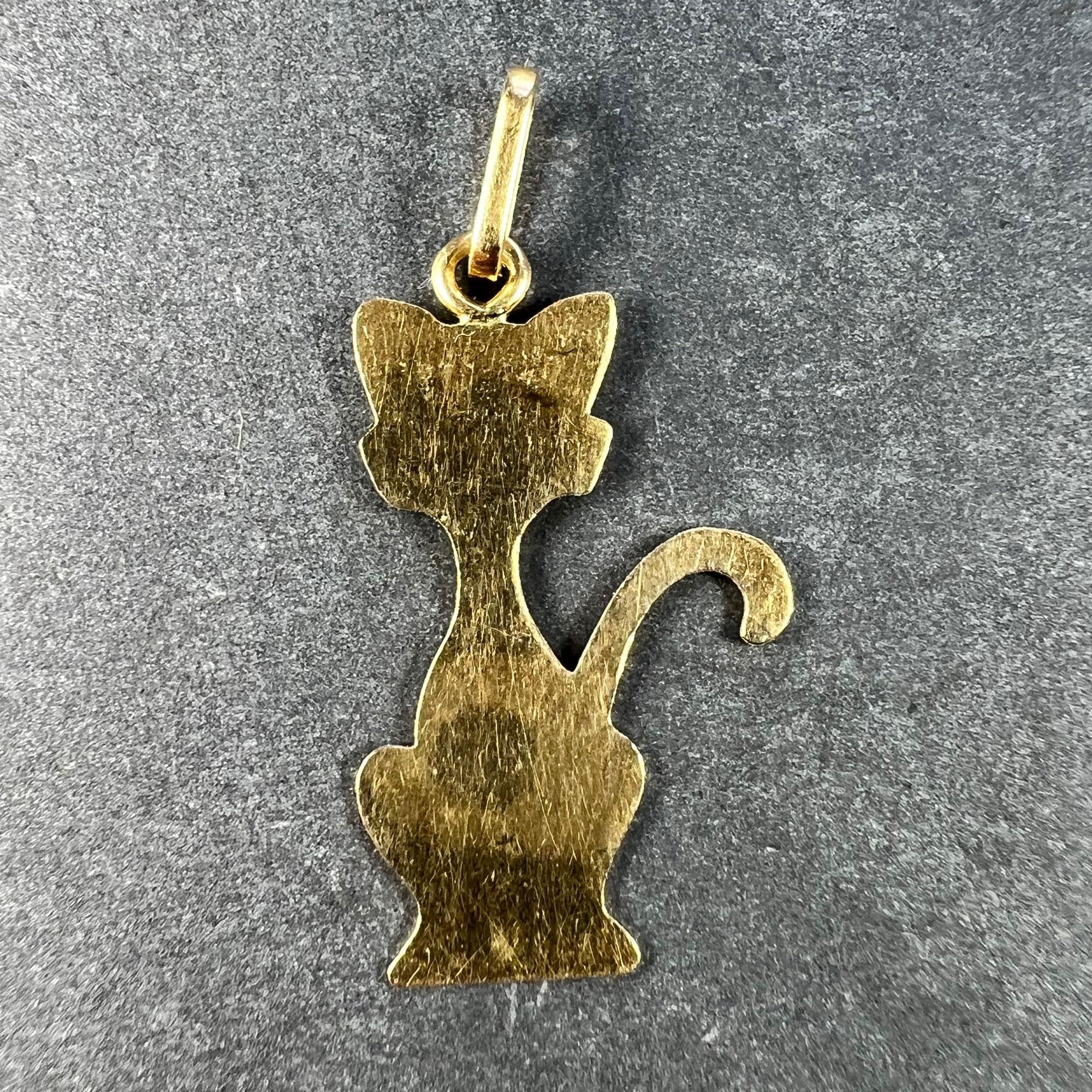 French 18K Yellow Gold Engraved Cat Charm Pendant In Good Condition For Sale In London, GB