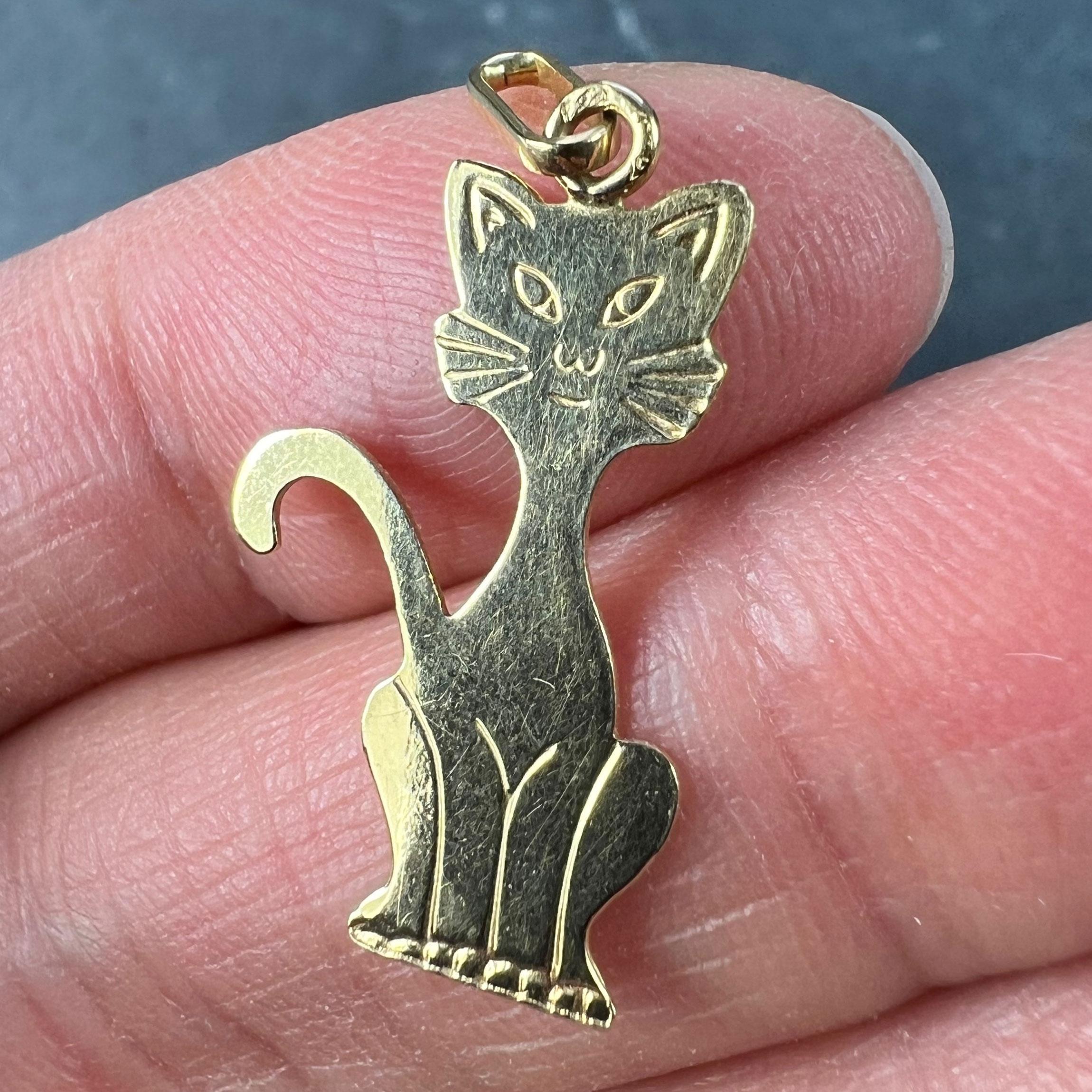 French 18K Yellow Gold Engraved Cat Charm Pendant For Sale 1