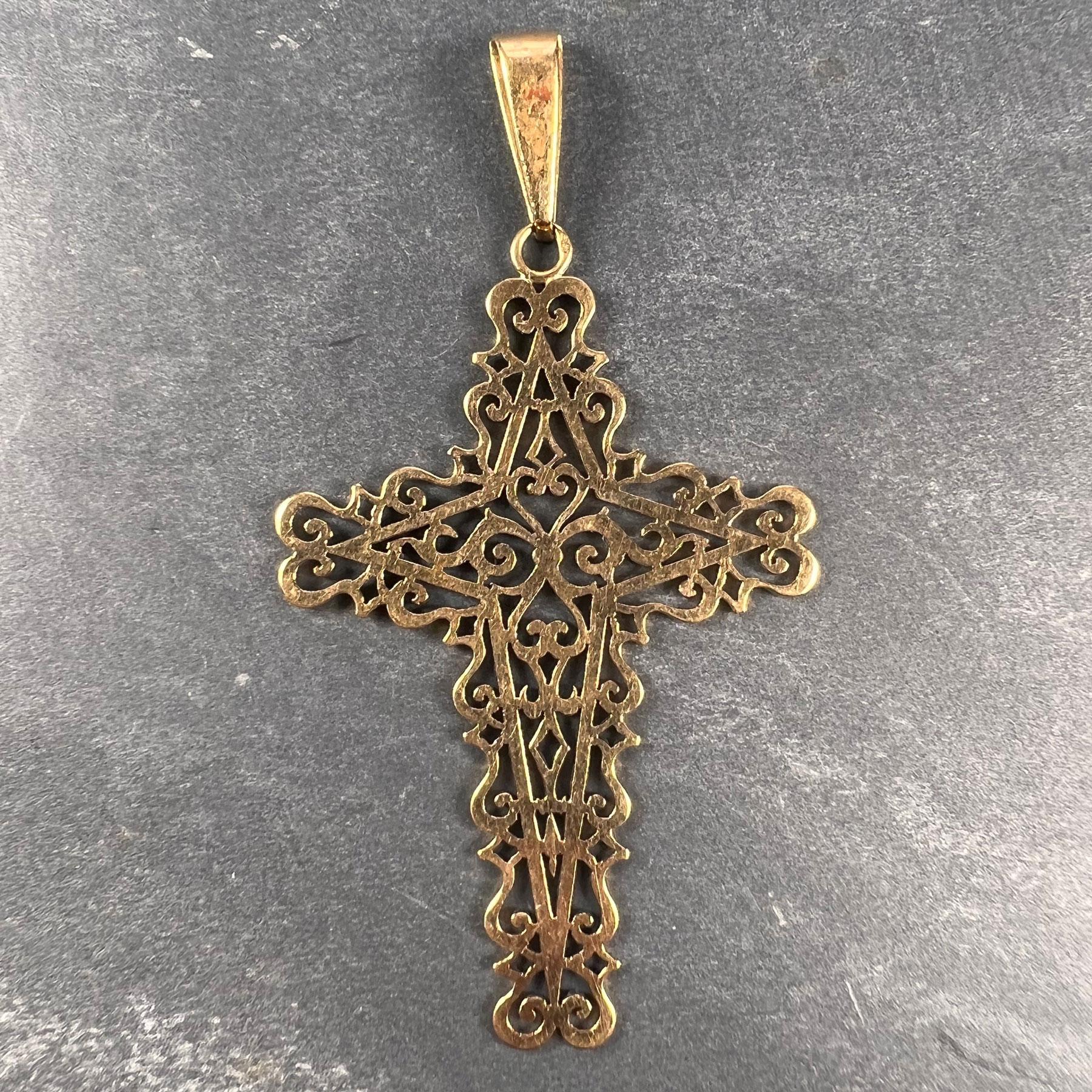 French, 18K Yellow Gold Filigree Cross Pendant In Good Condition In London, GB