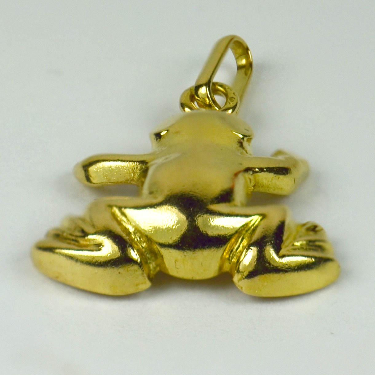 An 18 karat (18K) yellow gold charm pendant designed as a three dimensional frog. Stamped with the eagle's head mark for French manufacture and 18 karat gold.

Dimensions: 2 x 1.5 x 0.5 cm
Weight: 1.25 grams