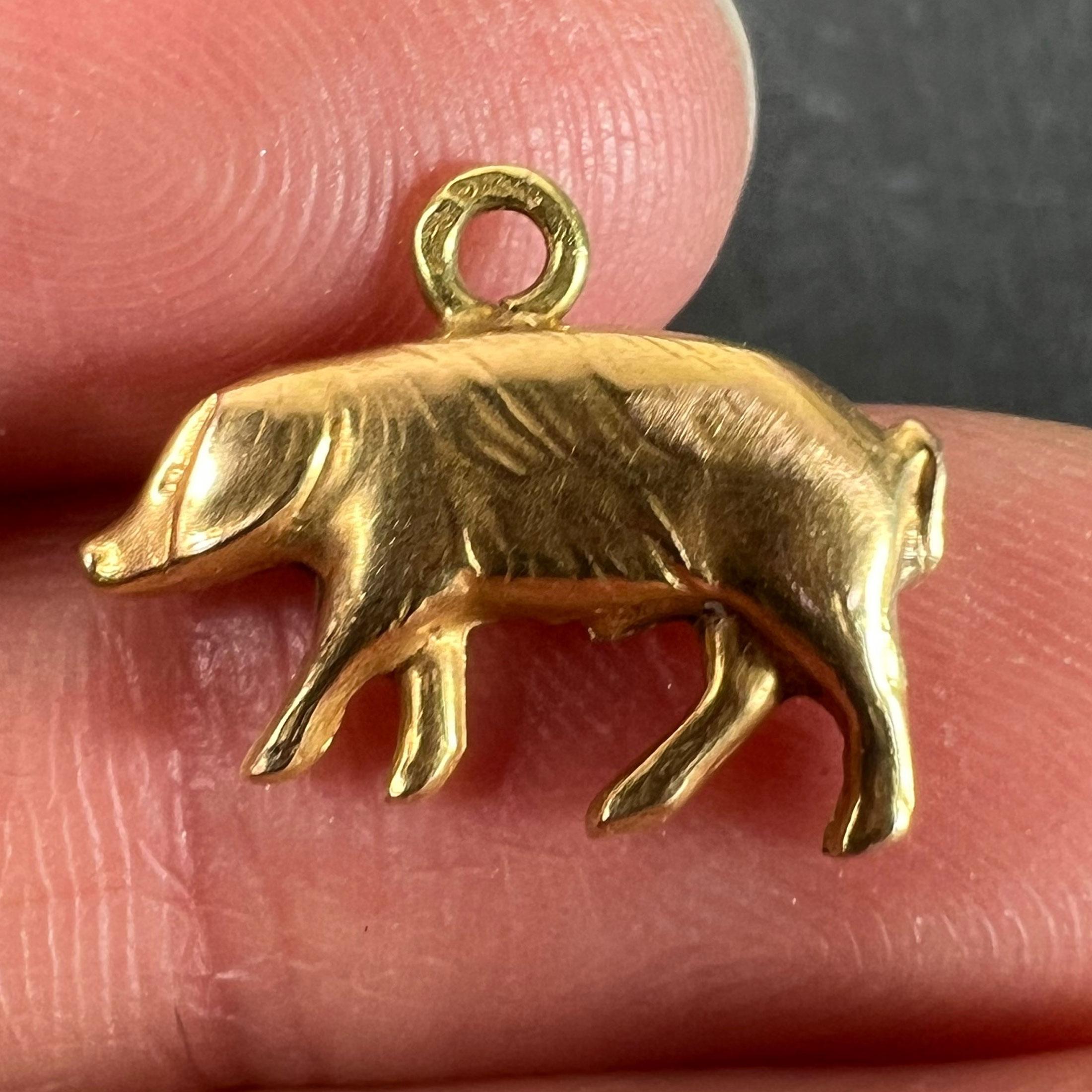 French 18K Yellow Gold Lucky Pig Charm Pendant en vente 1