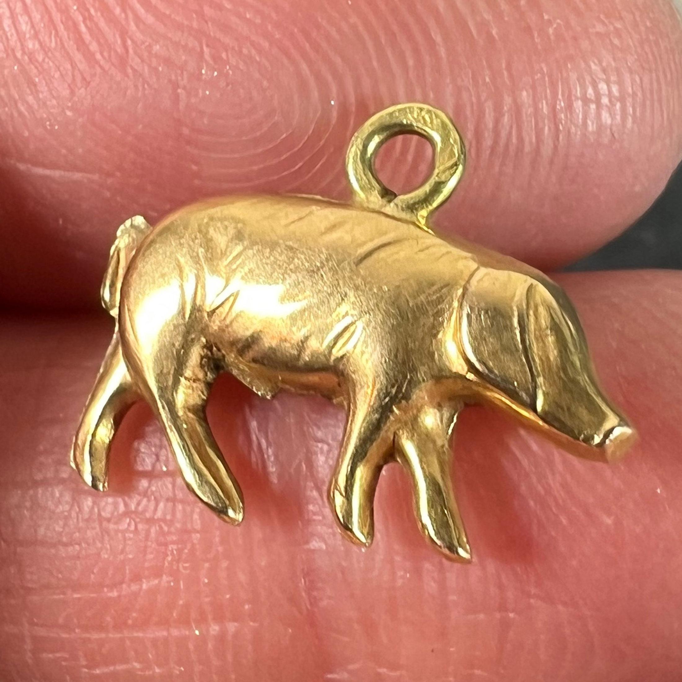 French 18K Yellow Gold Lucky Pig Charm Pendant en vente 4