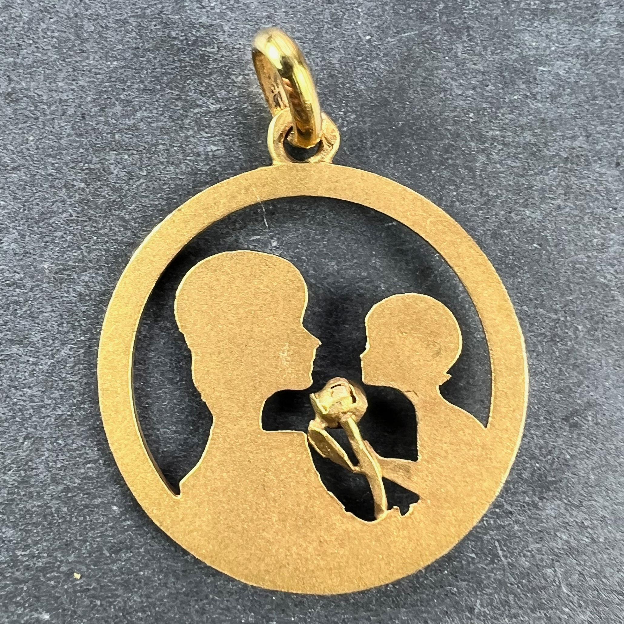 French 18K Yellow Gold Mother and Child Rose Medal Pendant In Good Condition For Sale In London, GB
