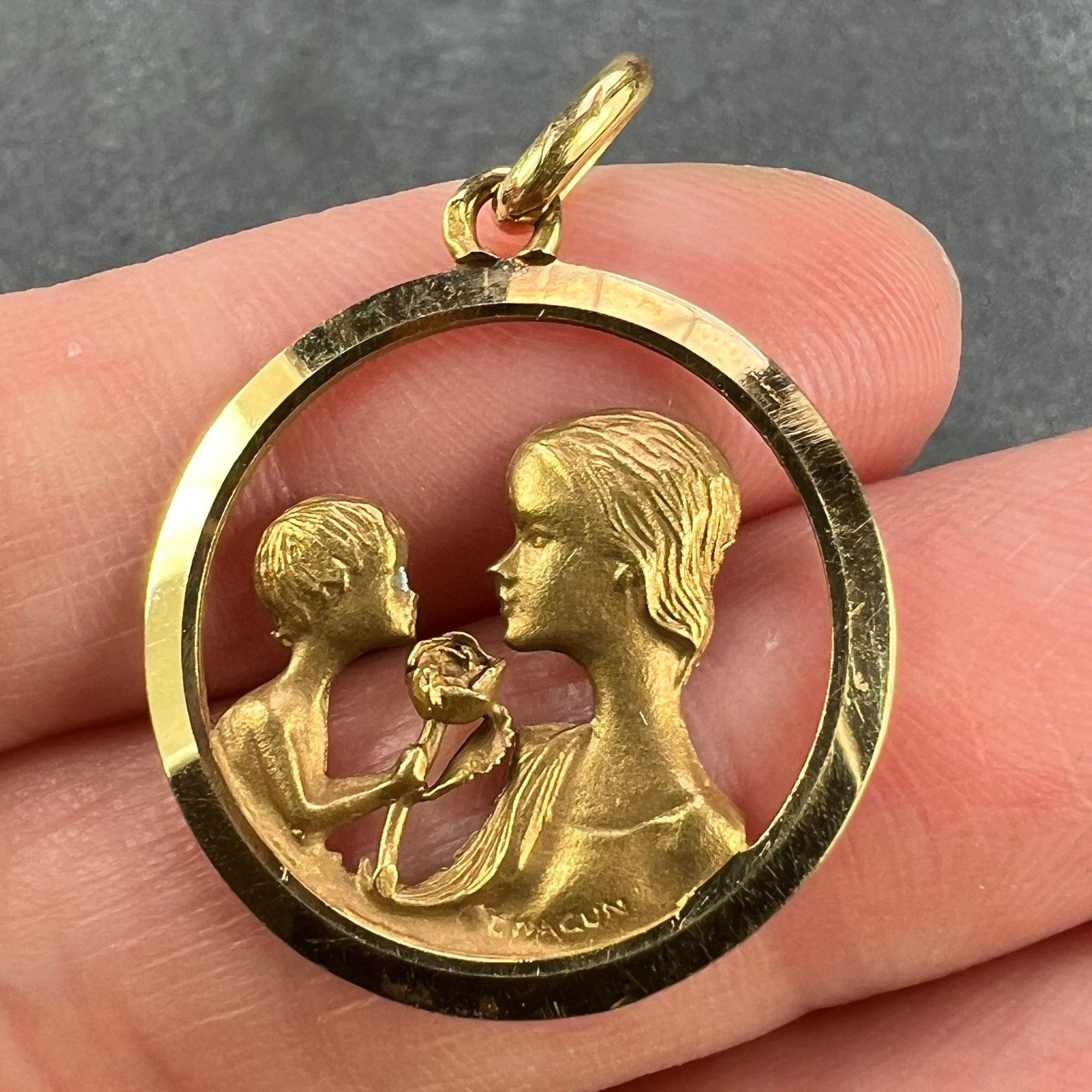French 18K Yellow Gold Mother and Child Rose Medal Pendant For Sale 1