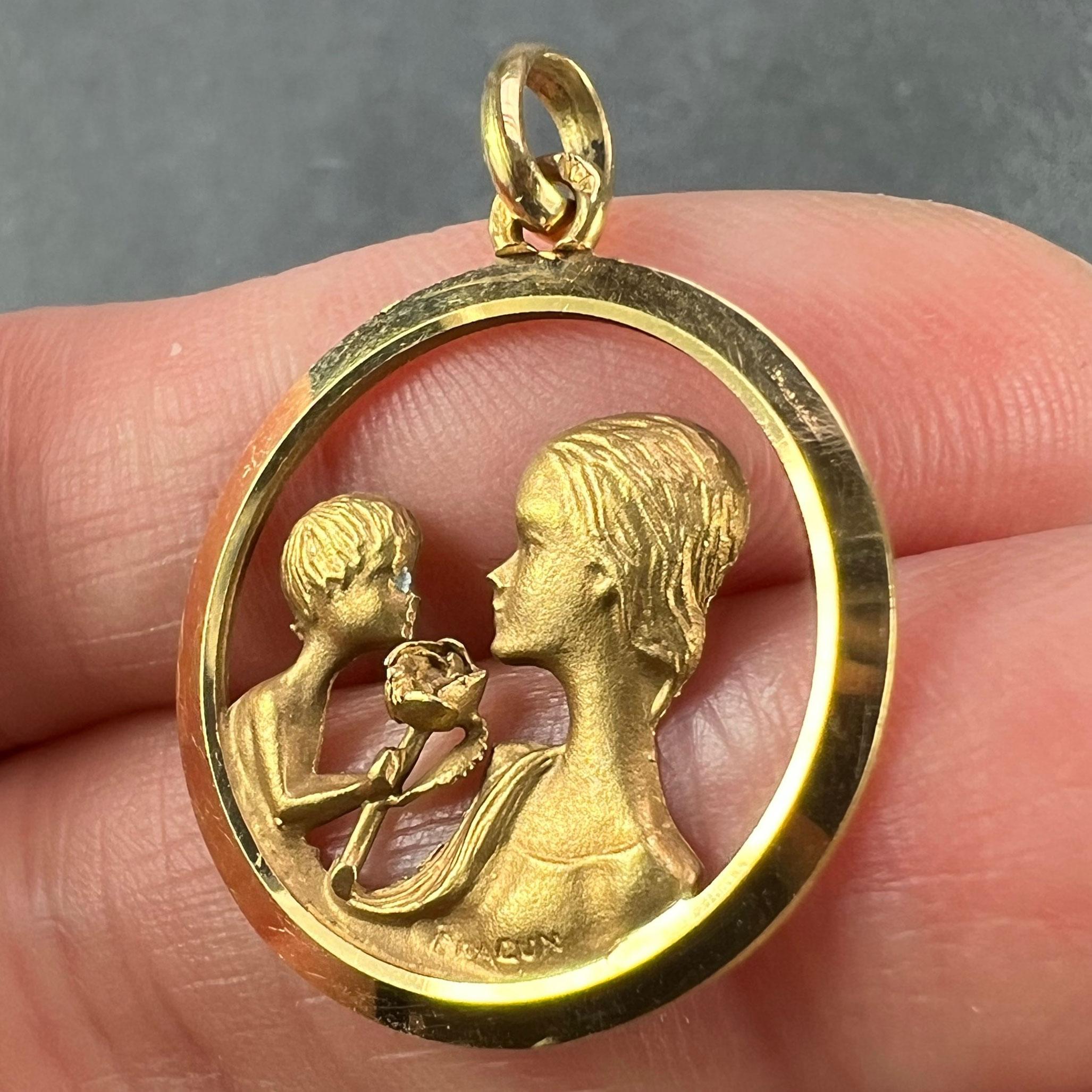 French 18K Yellow Gold Mother and Child Rose Medal Pendant For Sale 2