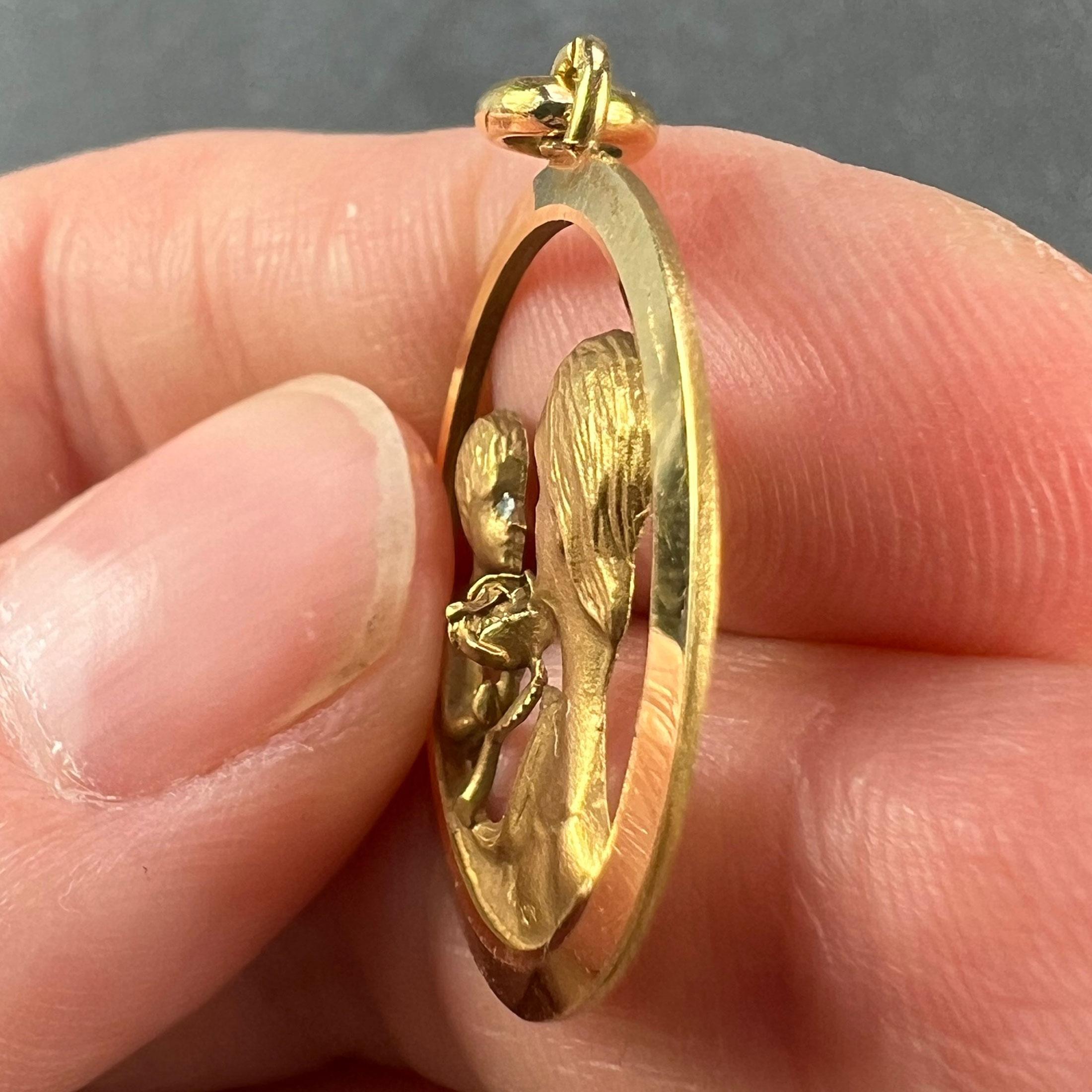 French 18K Yellow Gold Mother and Child Rose Medal Pendant For Sale 3