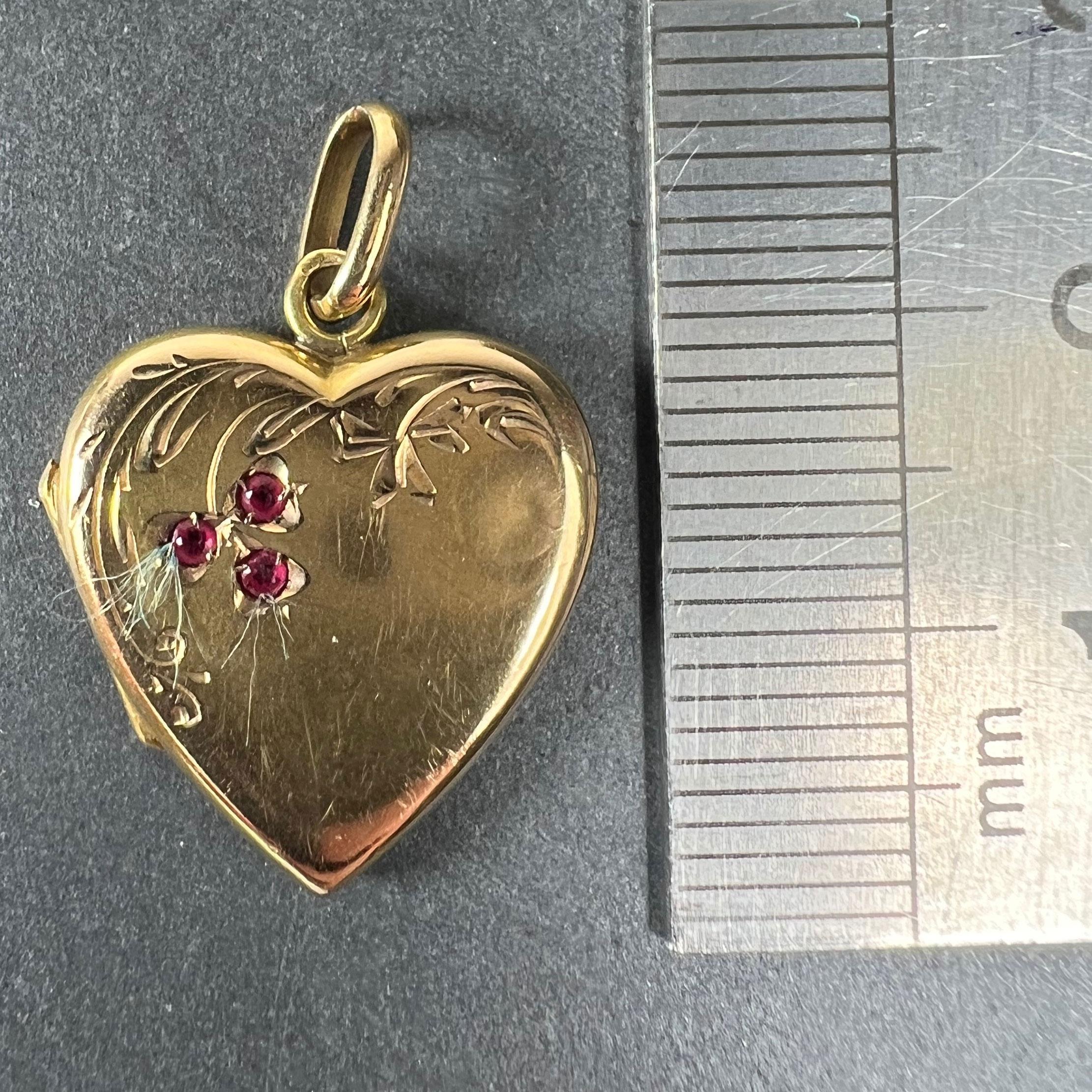 French 18K Yellow Gold Red Ruby Heart Locket Flower Charm Pendant in vendita 5