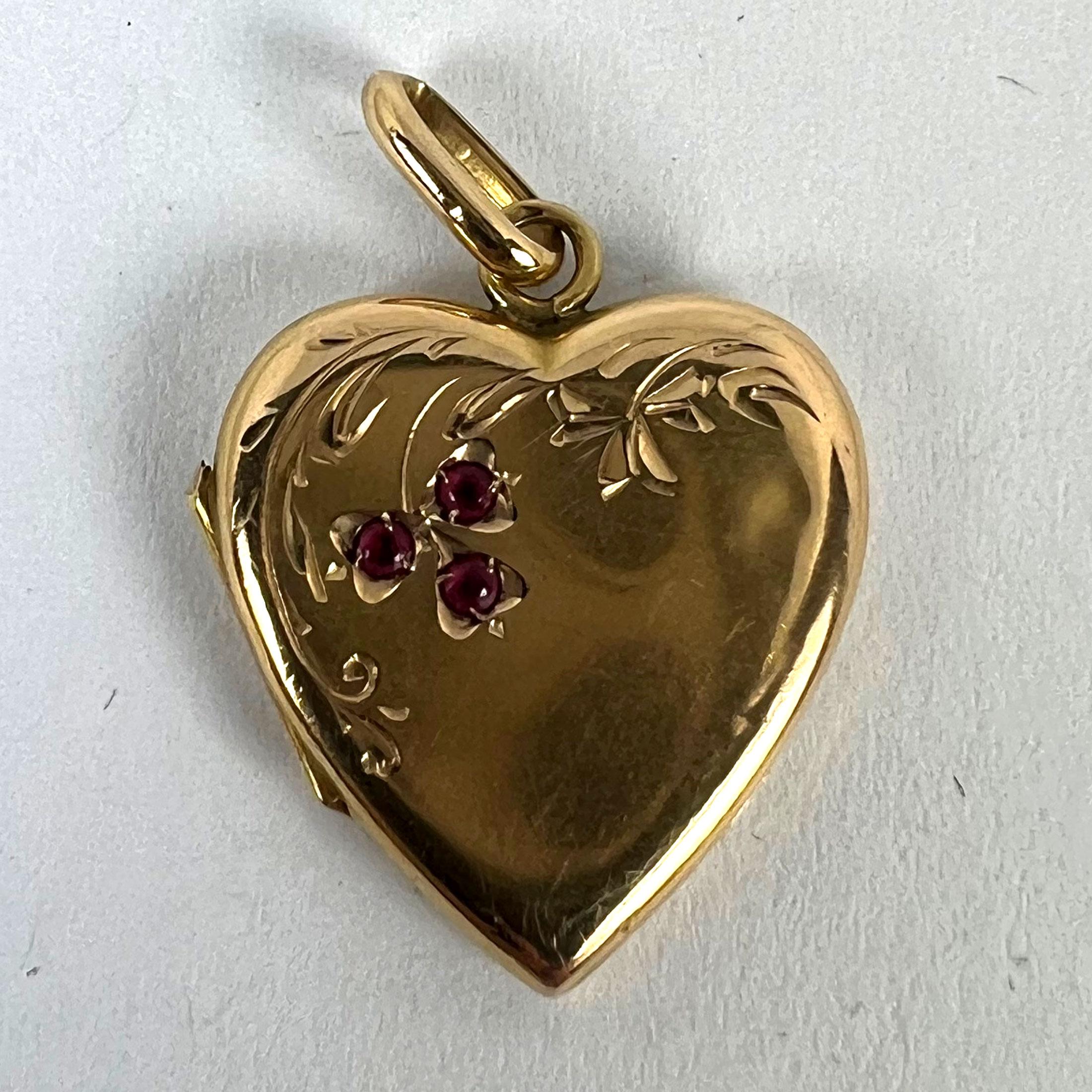 French 18K Yellow Gold Red Ruby Heart Locket Flower Charm Pendant in vendita 7