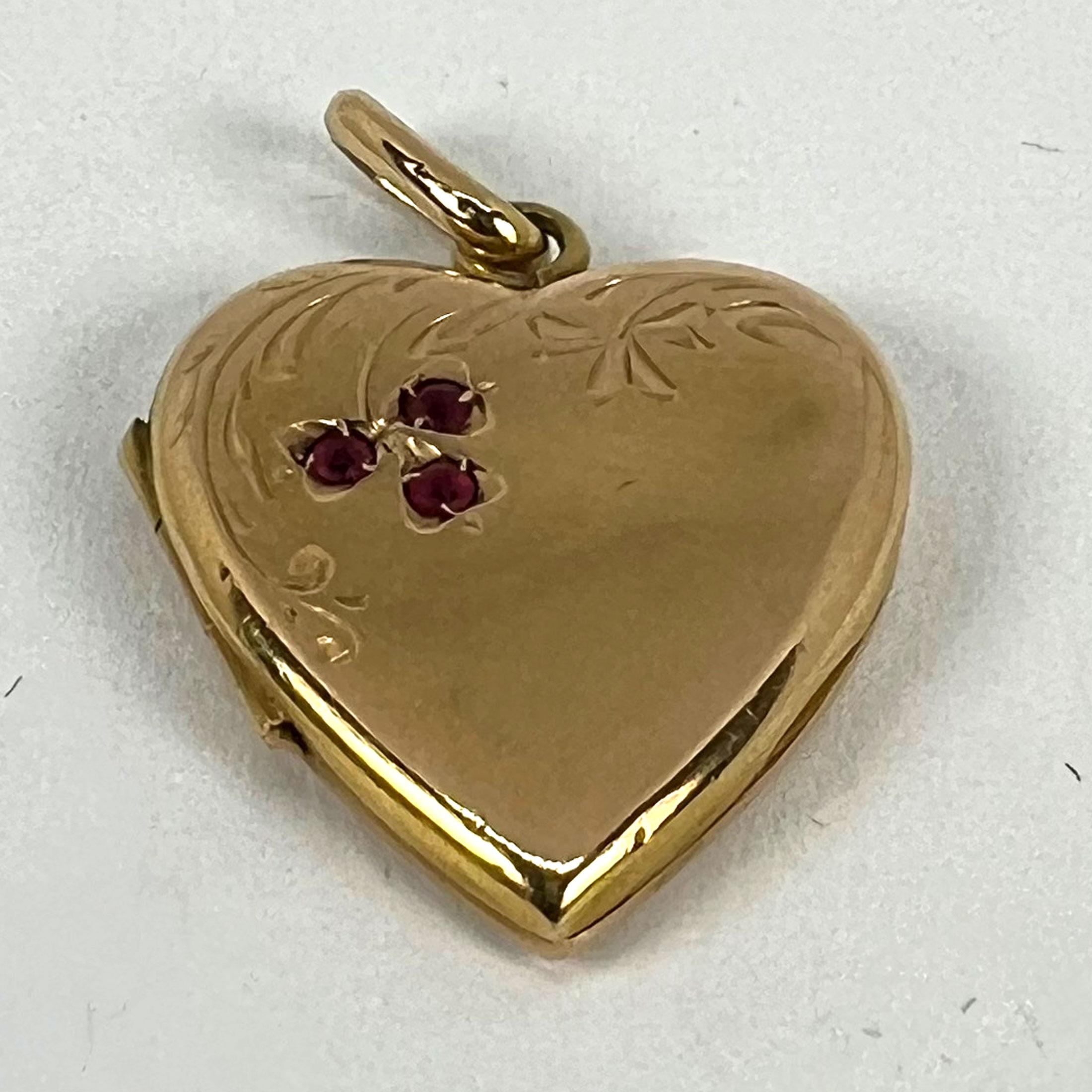 French 18K Yellow Gold Red Ruby Heart Locket Flower Charm Pendant in vendita 9
