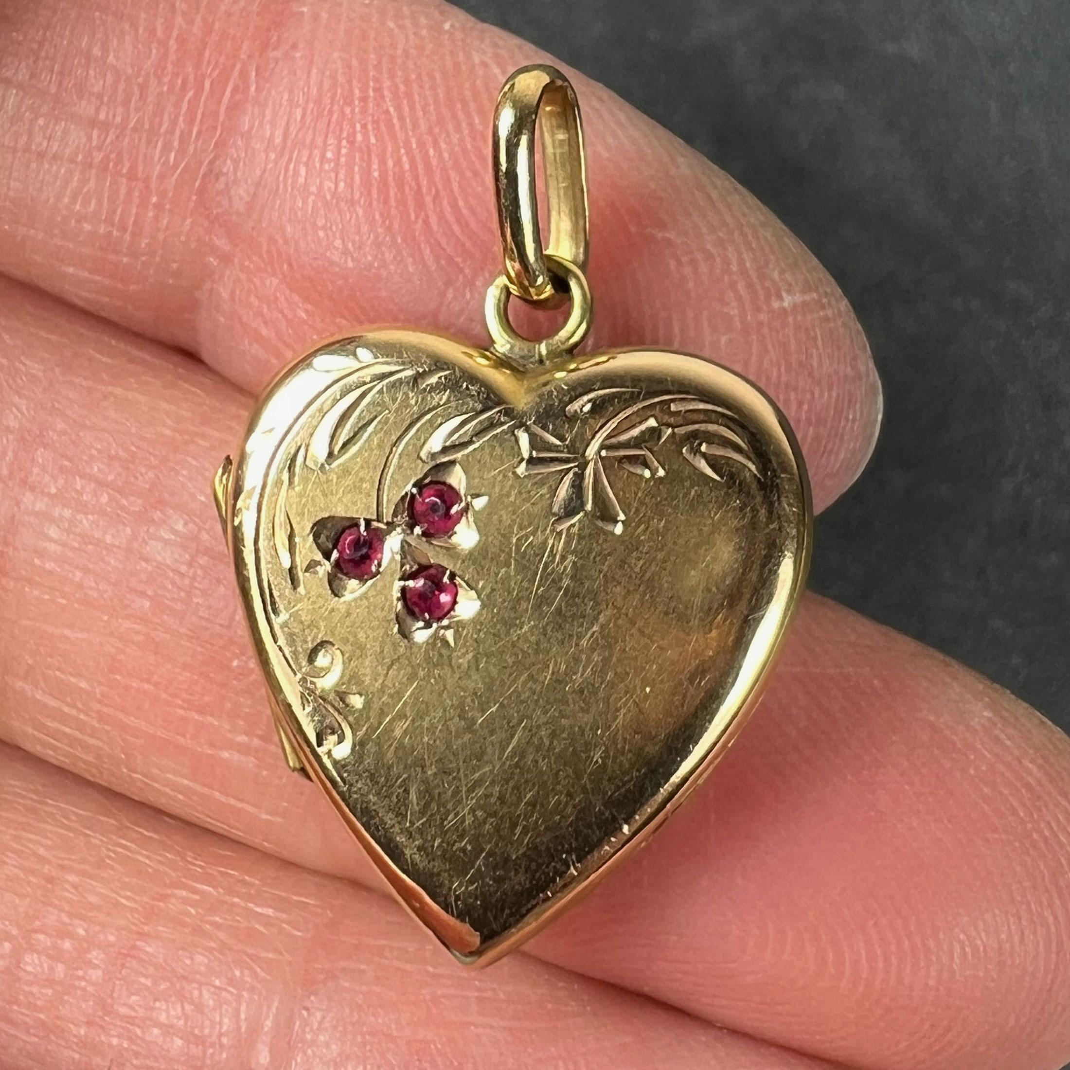 Donna French 18K Yellow Gold Red Ruby Heart Locket Flower Charm Pendant in vendita