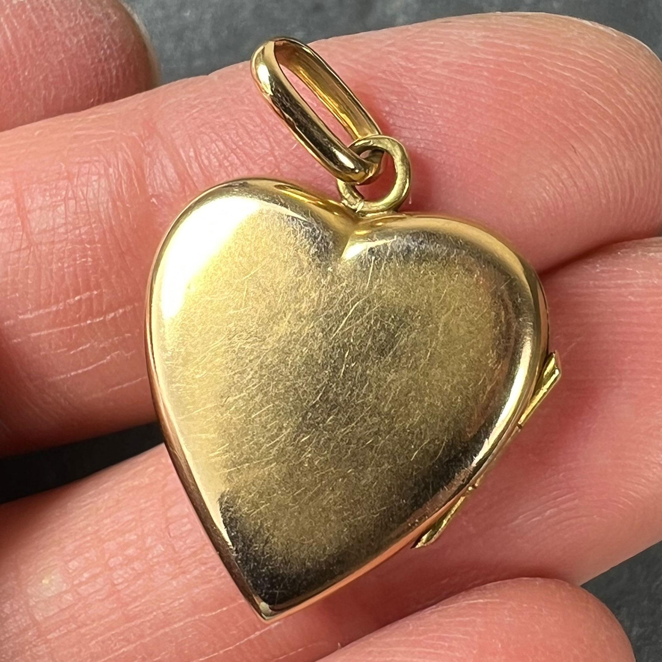 French 18K Yellow Gold Red Ruby Heart Locket Flower Charm Pendant in vendita 3