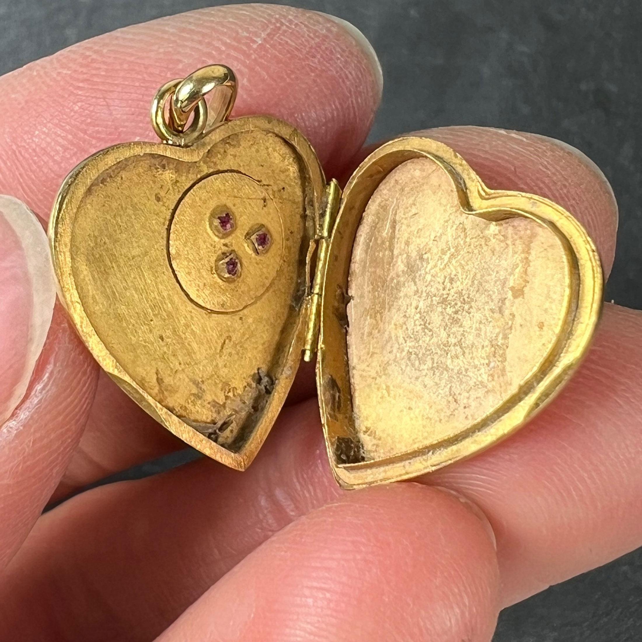 French 18K Yellow Gold Red Ruby Heart Locket Flower Charm Pendant in vendita 4