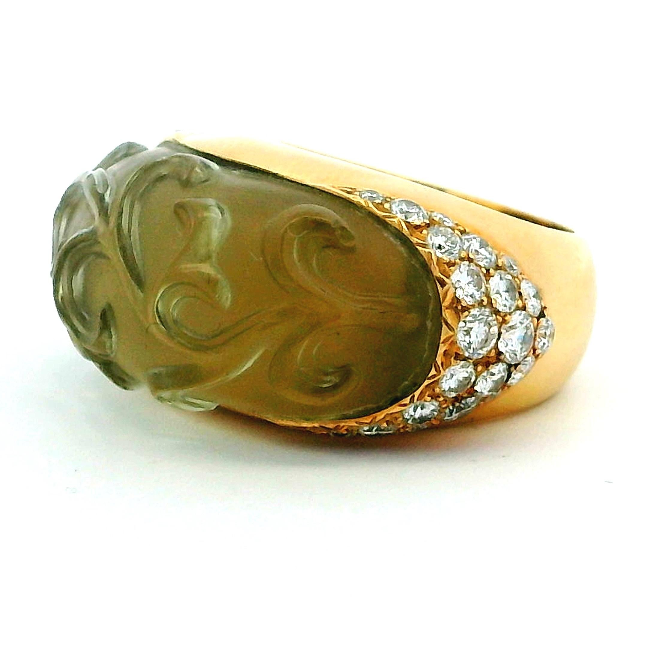 Bague française en or jaune 18K avec péridot sculpté et diamants pavés, taille 6.5 en vente 1