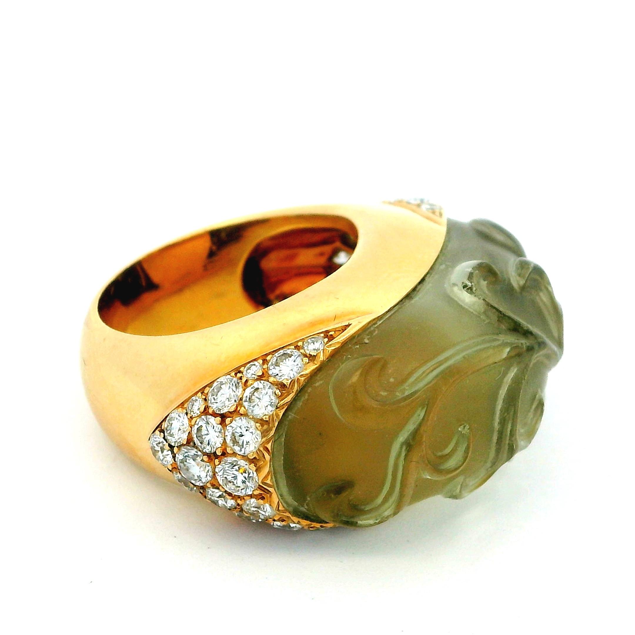 Bague française en or jaune 18K avec péridot sculpté et diamants pavés, taille 6.5 en vente 4