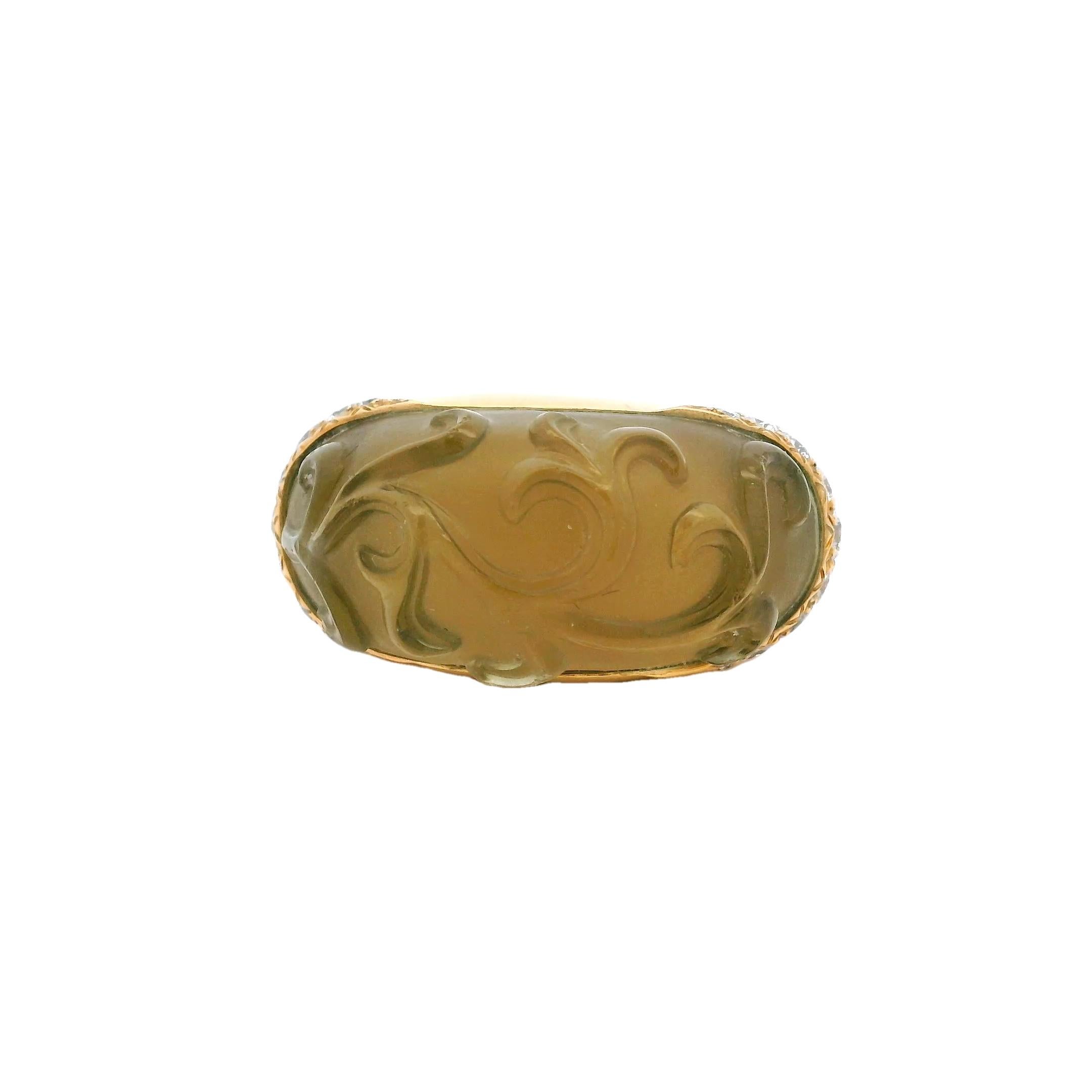 Anillo francés de oro amarillo de 18 quilates con peridoto tallado y pavé de diamantes, talla 6,5 Contemporáneo en venta