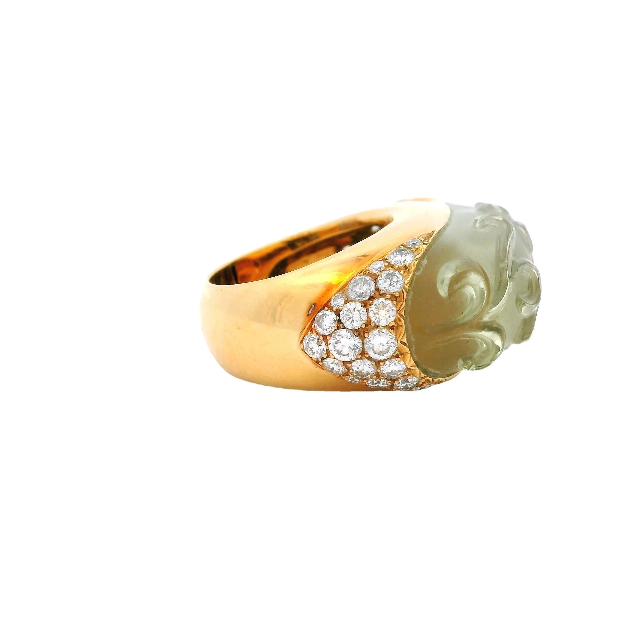 Anillo francés de oro amarillo de 18 quilates con peridoto tallado y pavé de diamantes, talla 6,5 en Excelente estado para la venta en Miami, FL